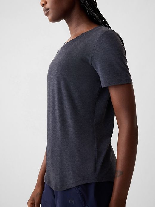 GapFit Breathe T-Shirt sold by GAP product image thumbnail 3