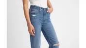 Levi's 80s Mom Women's Jeans 25x28 sold by Levi's