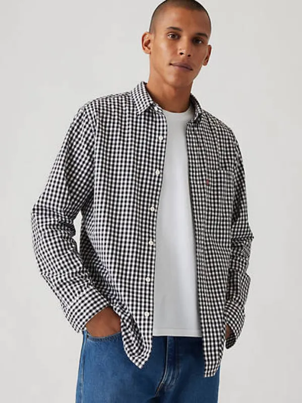 Classic One Pocket Standard Fit Shirt sold by Levi's