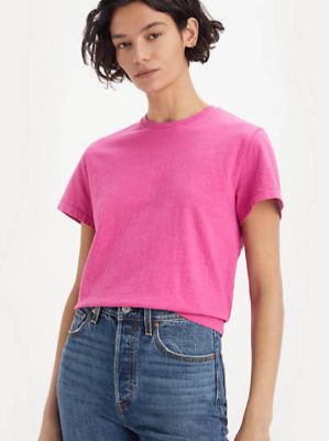 Classic Fit T-Shirt sold by Levi's