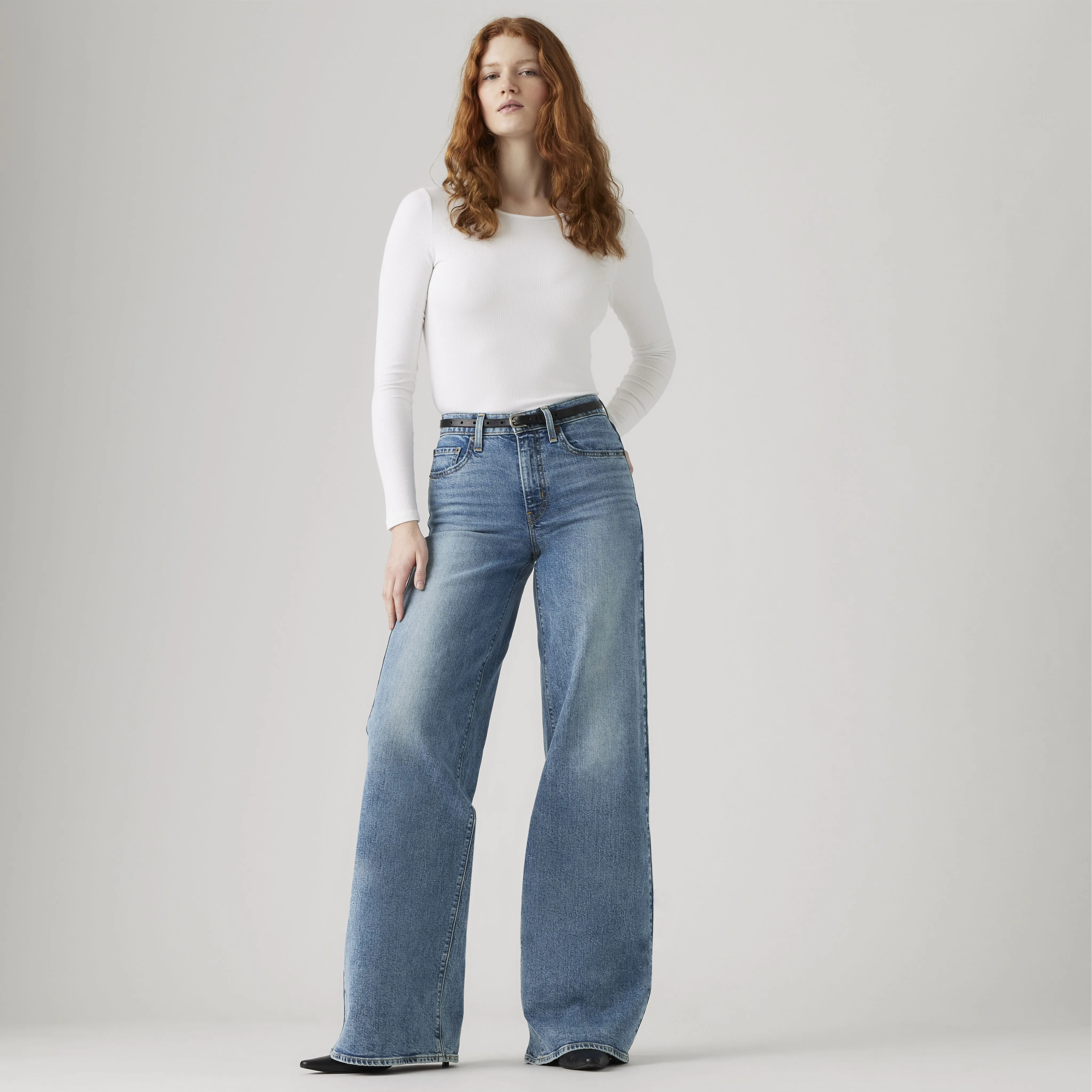 Levi's 728 High Rise Wide Leg Jeans - Women's - 27X34 - Medium Wash / Sweet Success sold by Levi's