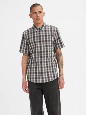 Short Sleeve Classic 1 Pocket Standard Fit Shirt sold by Levi's