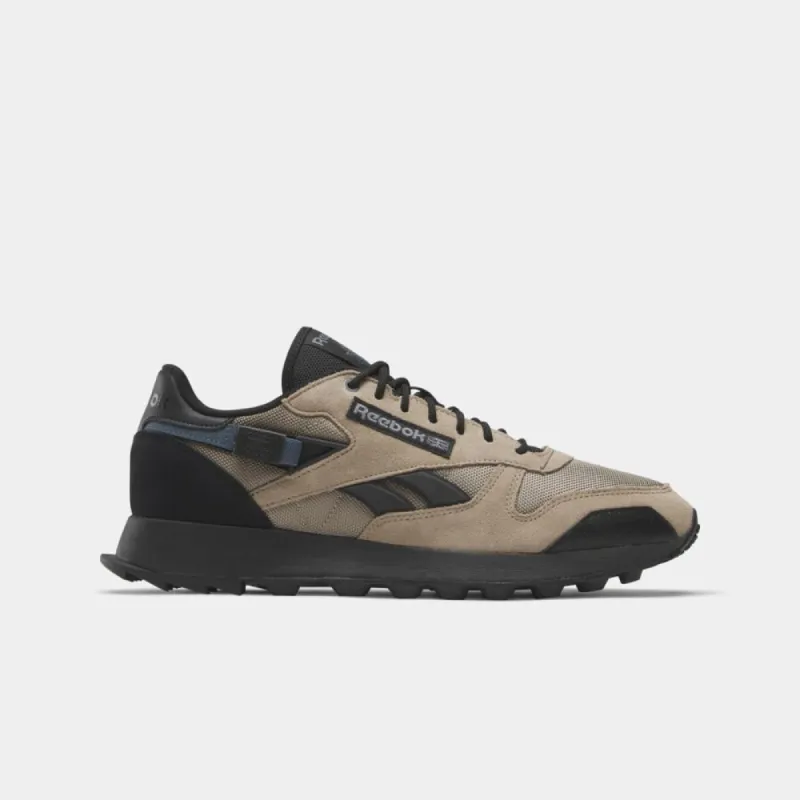 Reebok Footwear Men Classic Leather Shoes BOULDER BEIGE /HOOPS BLUE /COR made by Reebok