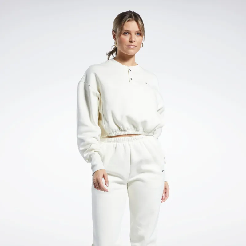 Reebok Apparel Women Classics Fleece Sweatshirt Clawht made by Reebok