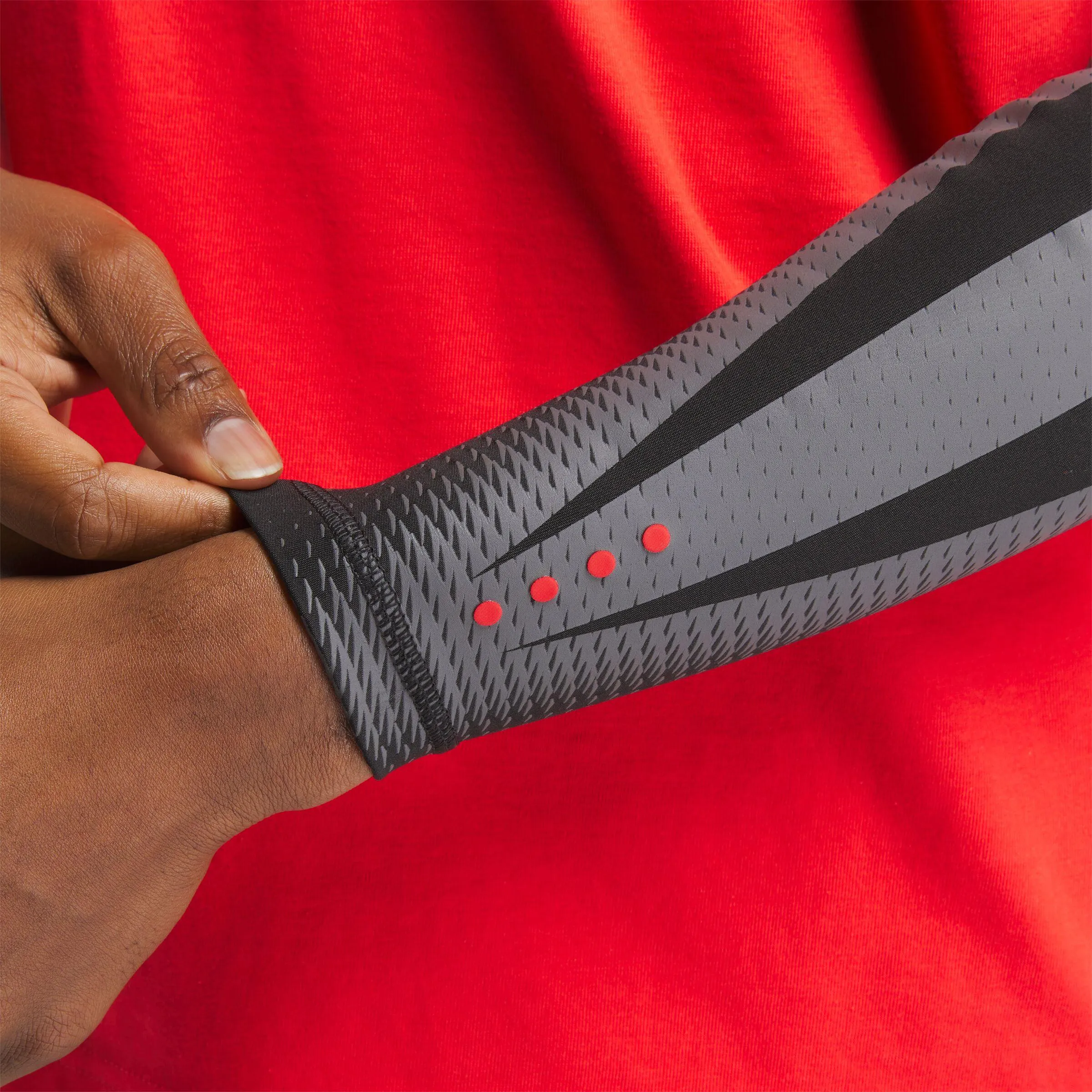 Reebok Apparel Men ERS Performance Compression Sleeve BLACK/GREY sold by Reebok product image thumbnail 4