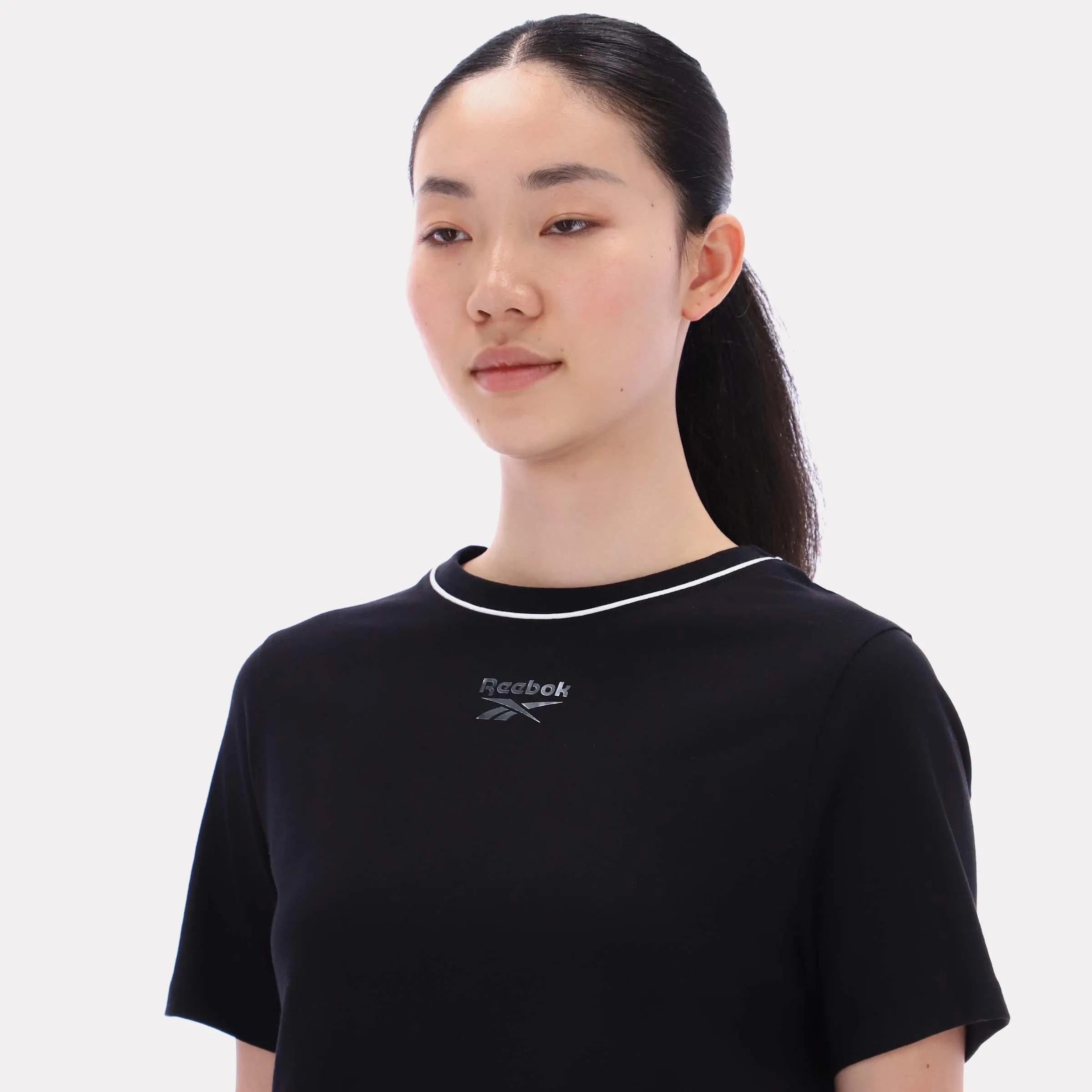 Reebok Apparel Women Cropped Small Logo T-Shirt BLACK sold by Reebok product image thumbnail 3