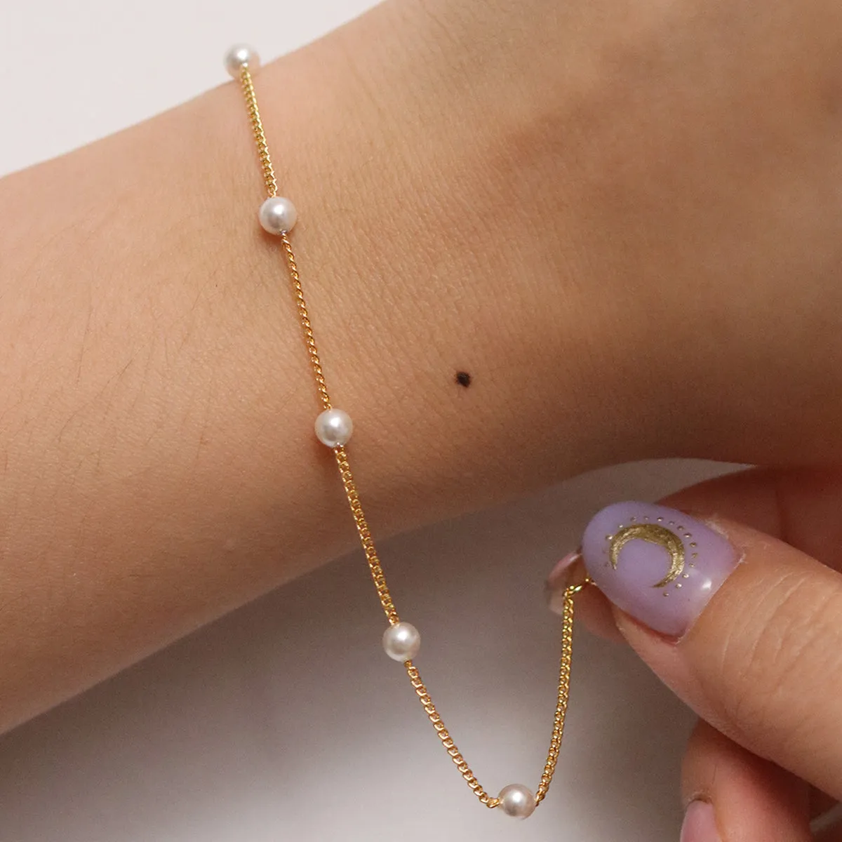 Five pearl relayed bracelet sold by NABI LONDON product image thumbnail 2