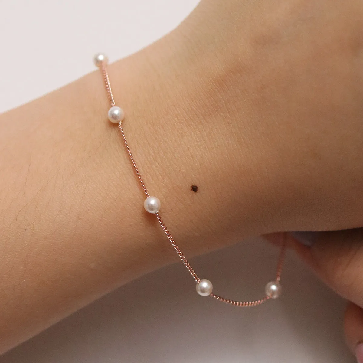 Five pearl relayed bracelet sold by NABI LONDON product image thumbnail 4