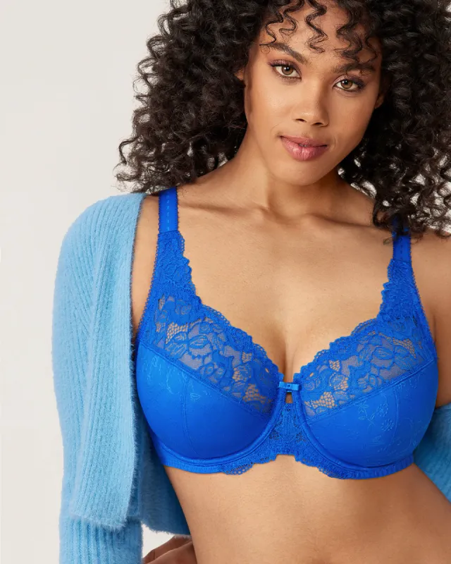 Beauty Lace Bra sold by Essenther
