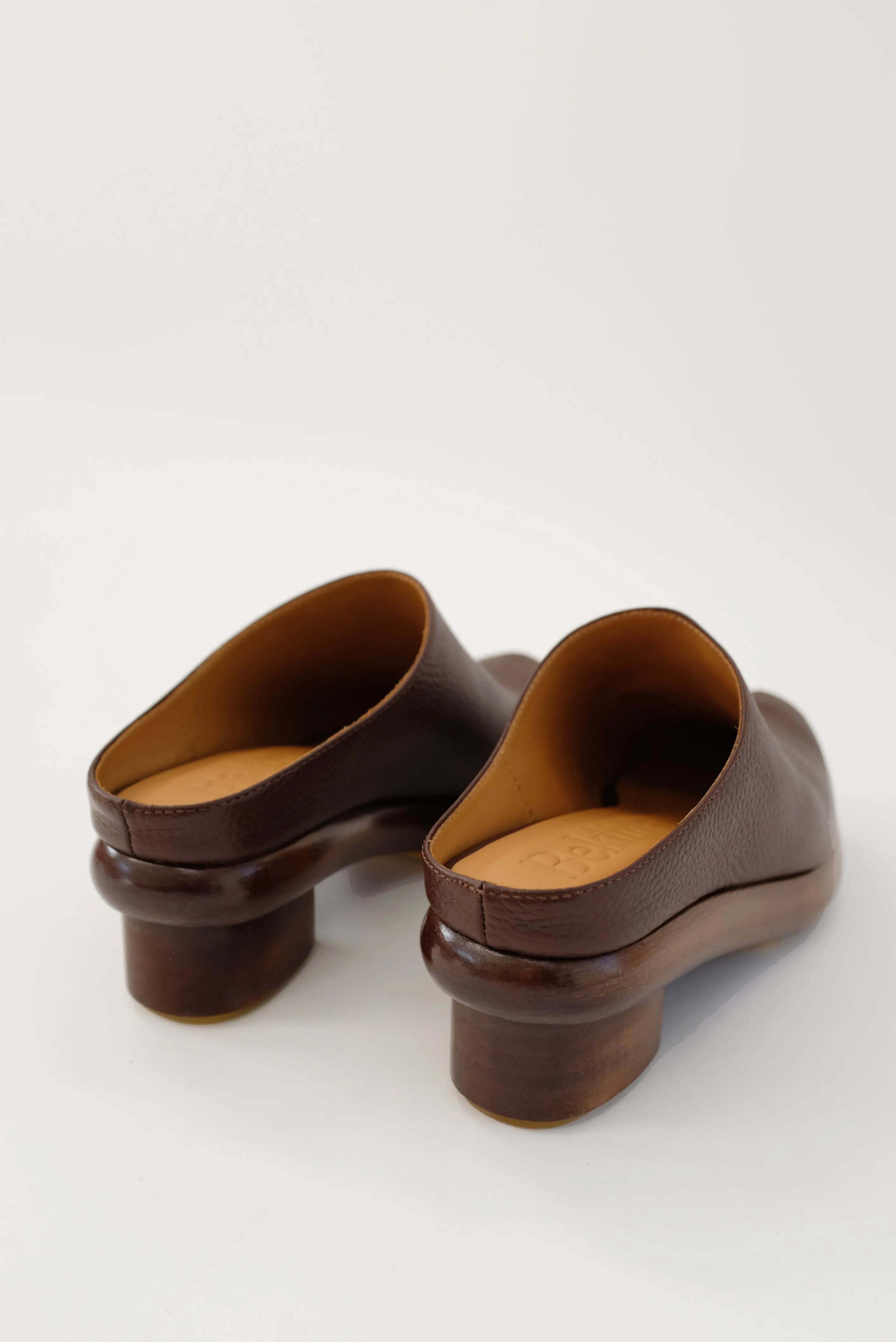 Beklina Low Sedia Clog Castagna sold by Beklina