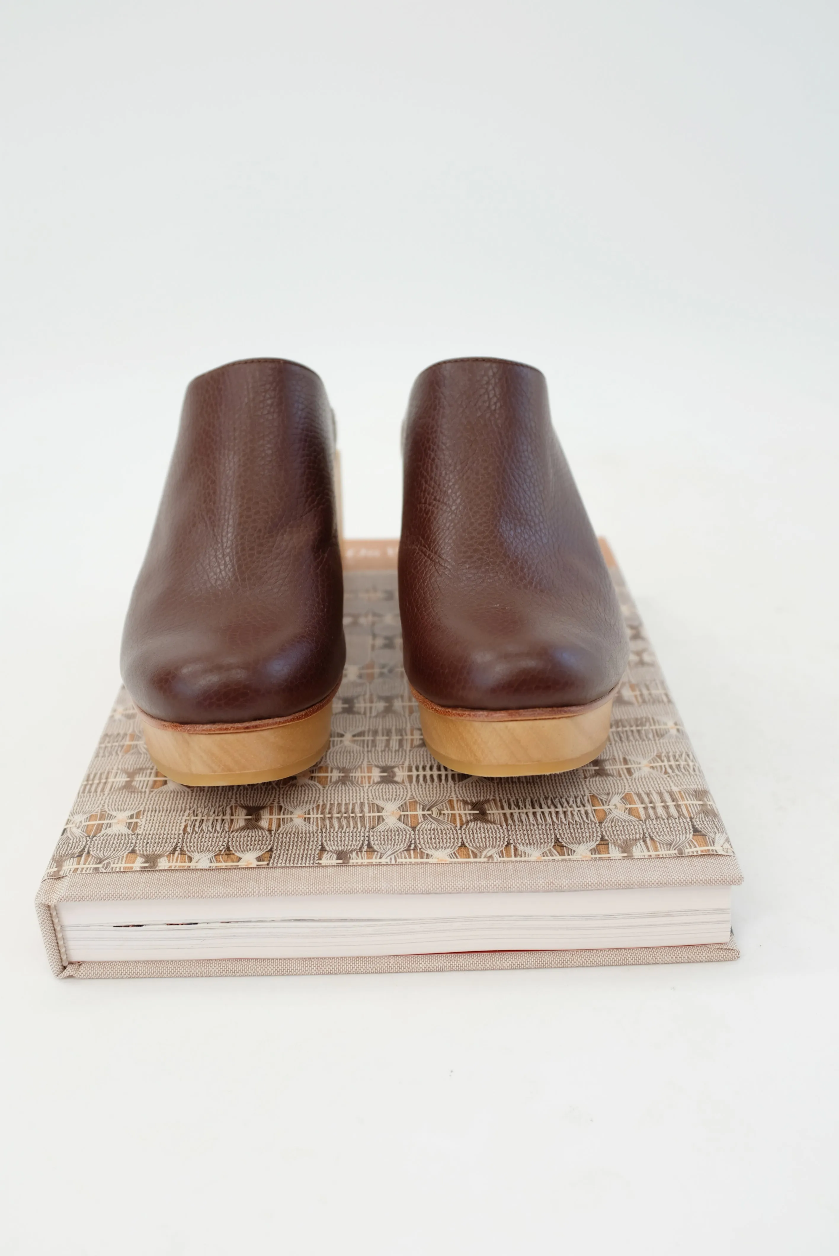 Beklina Matisse Platform Mules Castagna sold by Beklina product image thumbnail 3