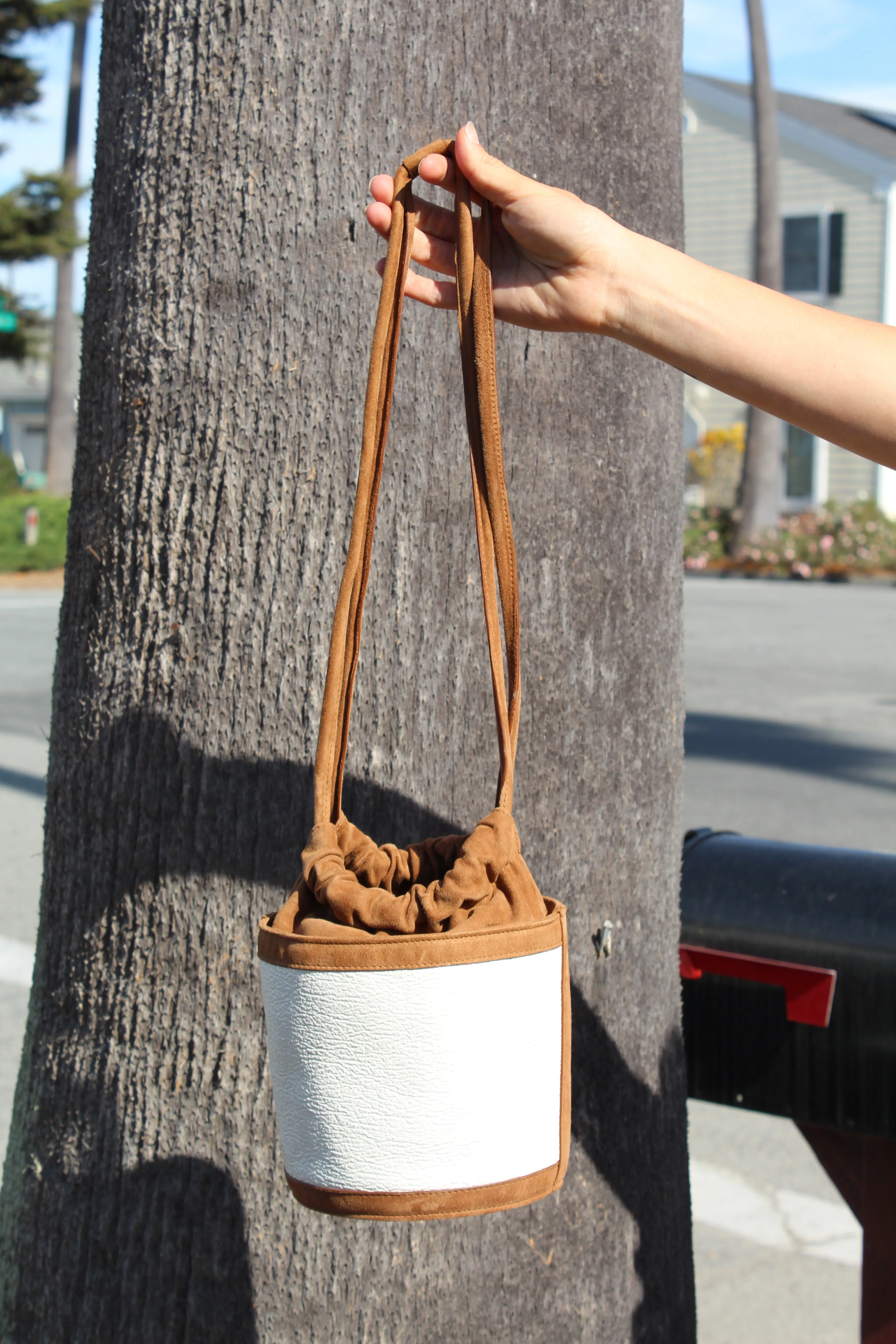 MNZ Park Bucket Bag White/Brown sold by Beklina