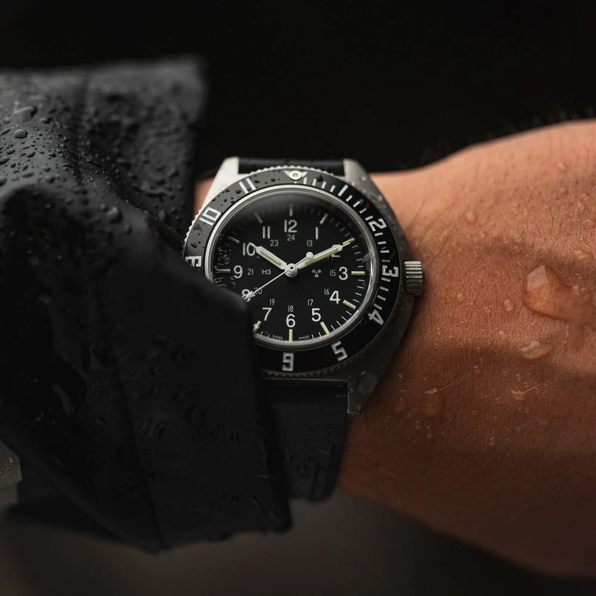 41mm Steel Navigator (SSNAV) on Black 3-Piece Rubber Strap Kit sold by Marathon Watch product image thumbnail 4