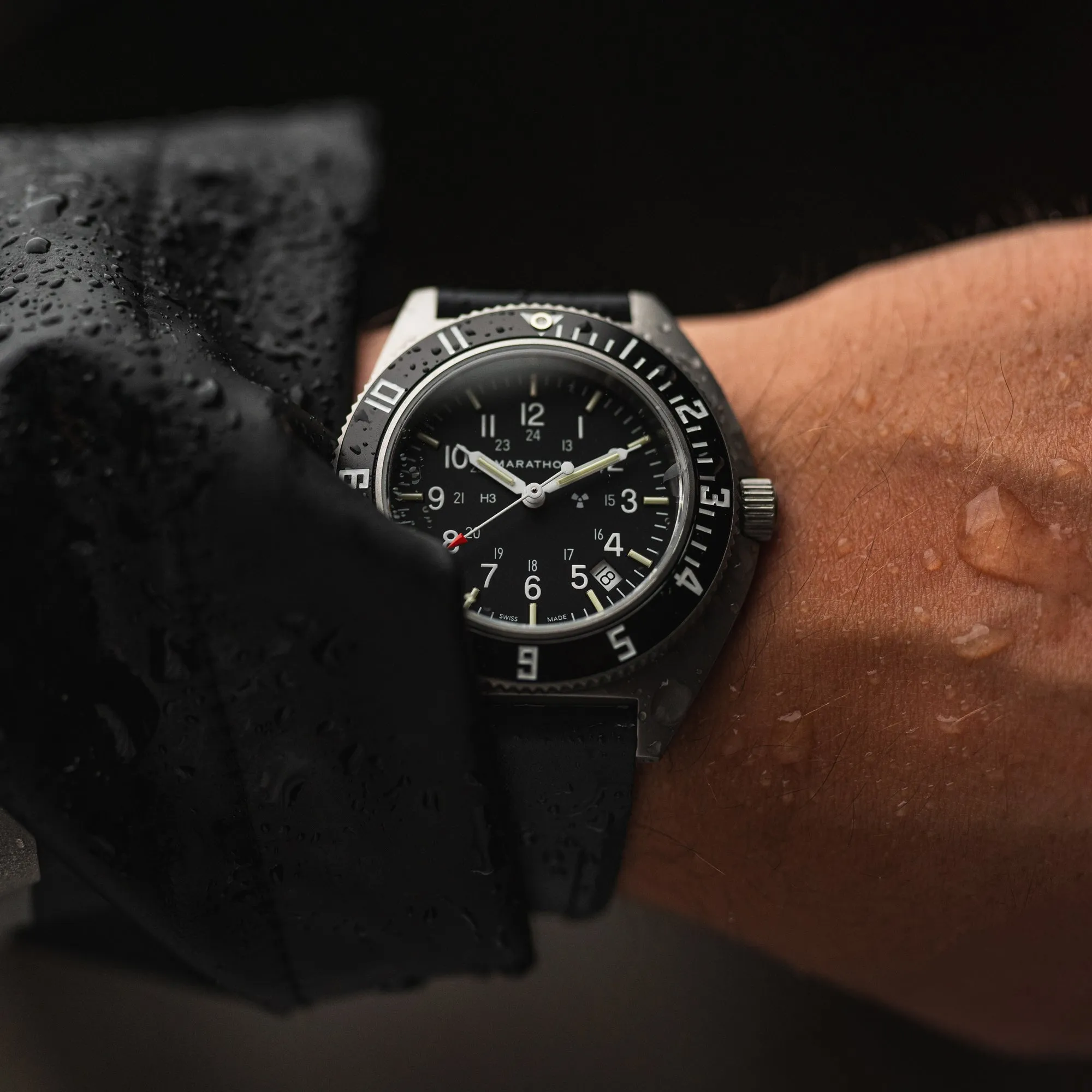 41mm Steel Navigator w/Date (SSNAV-D) on Black 3-Piece Rubber Strap Kit sold by Marathon Watch product image thumbnail 4