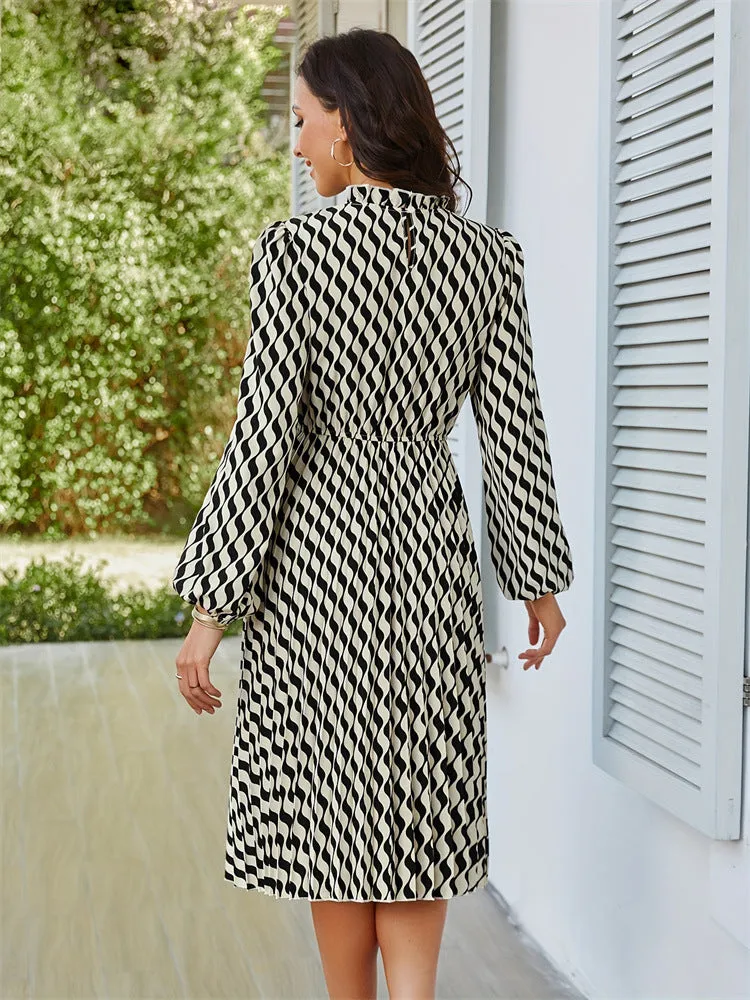 Black and White Pleated Waist-Cinching Dress sold by Viva Estel product image thumbnail 2