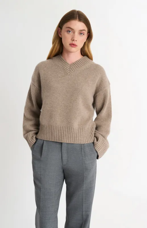 Women's V-neck Chunky Cashmere Jumper In Mushroom Melange sold by Pringle of Scotland