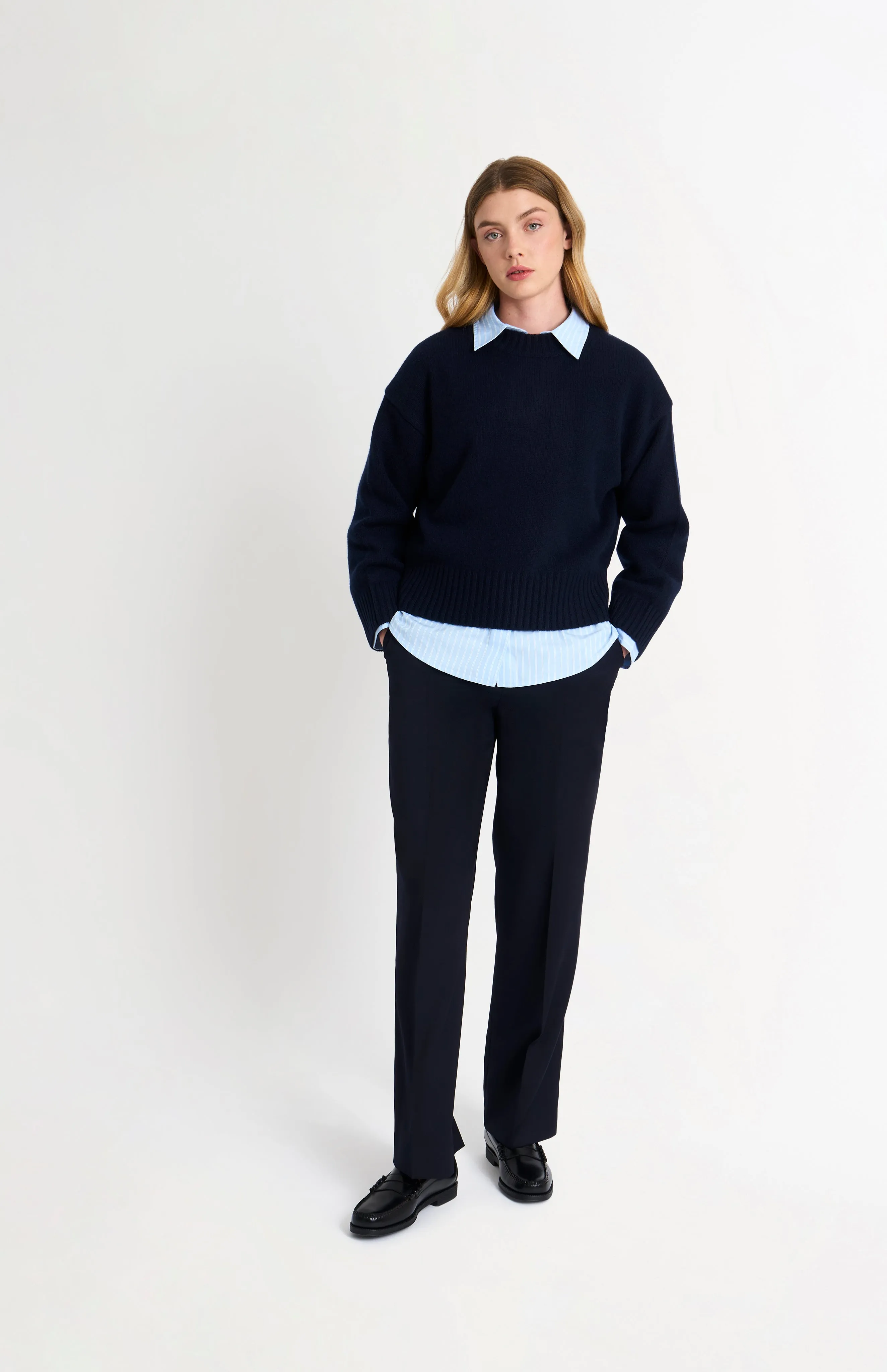Women's Crew Neck Chunky Cashmere Jumper In Navy Blue sold by Pringle of Scotland product image thumbnail 3