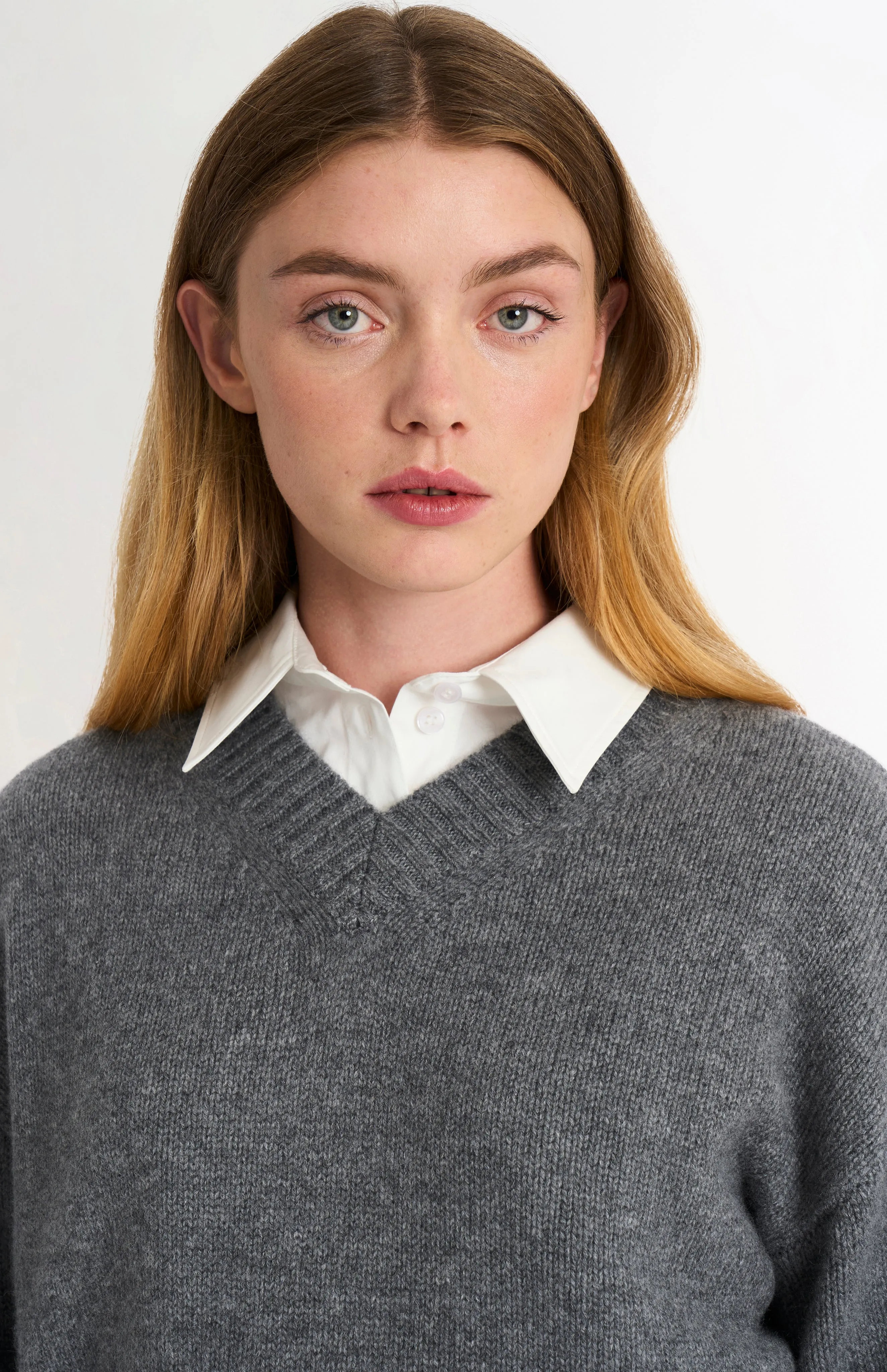 Women's V-neck Chunky Cashmere Jumper In Grey Melange sold by Pringle of Scotland product image thumbnail 4