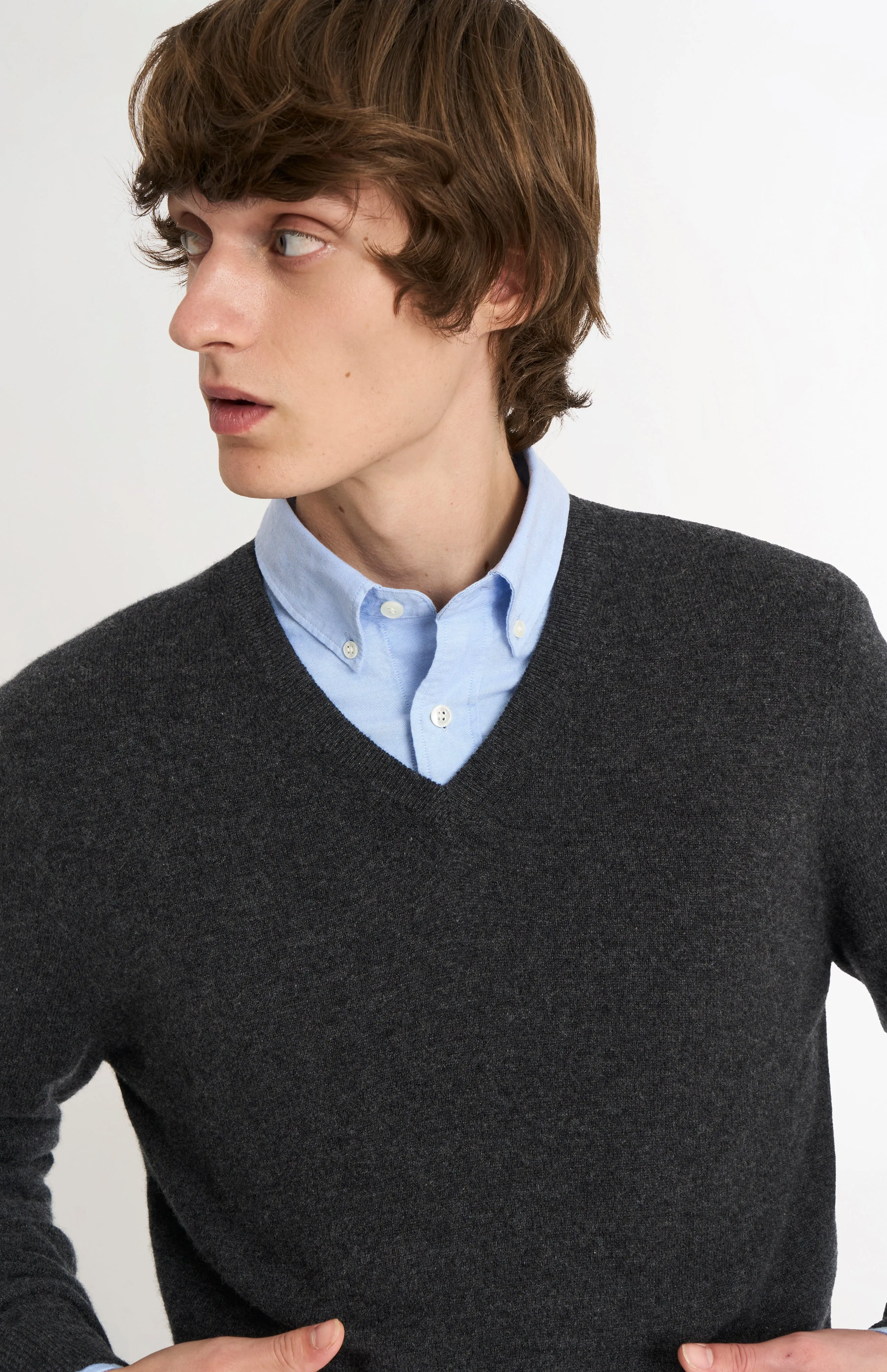 Men's Classic V-neck Cashmere Jumper In Charcoal Melange sold by Pringle of Scotland product image thumbnail 4