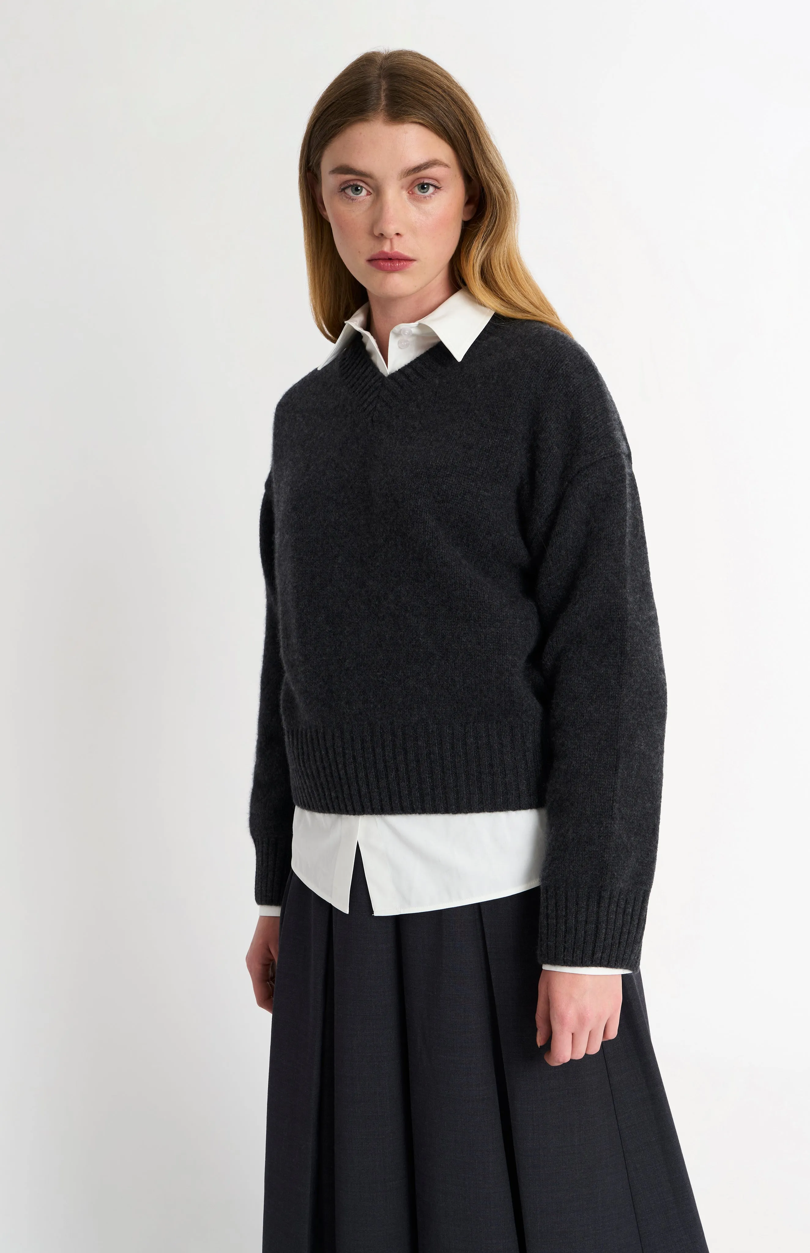 Women's V-neck Chunky Cashmere Jumper In Charcoal Melange sold by Pringle of Scotland