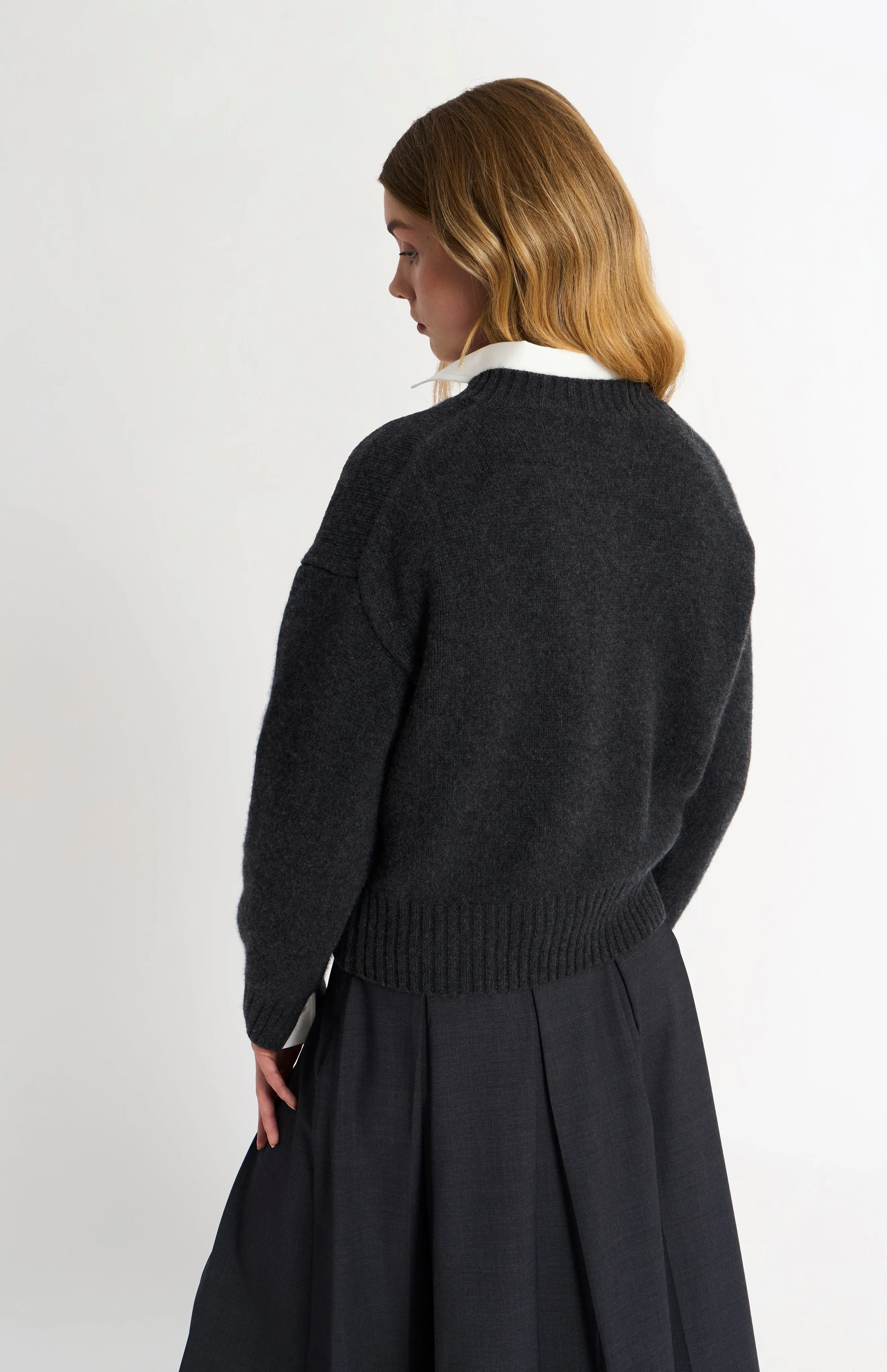 Women's V-neck Chunky Cashmere Jumper In Charcoal Melange sold by Pringle of Scotland product image thumbnail 5