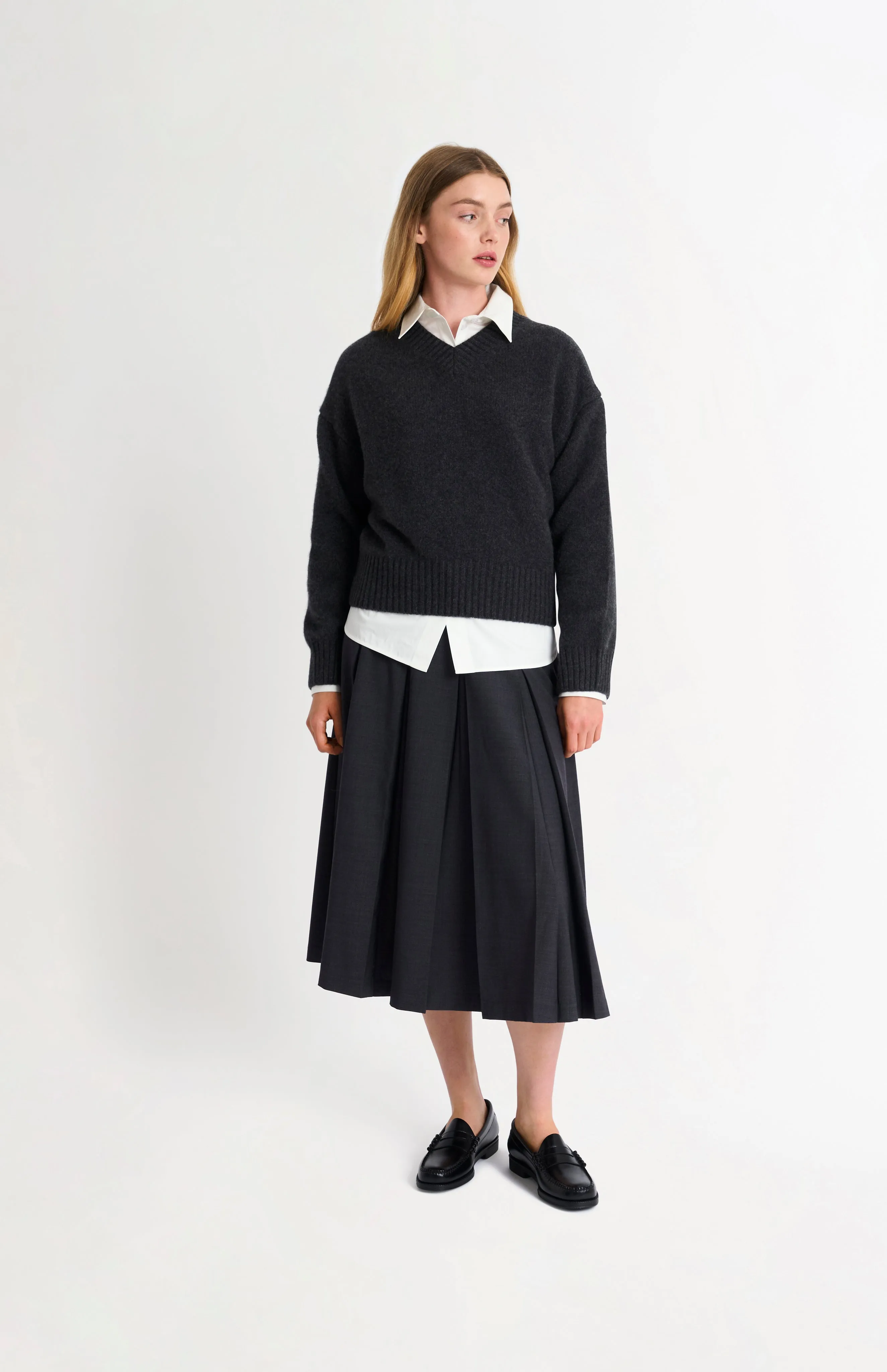 Women's V-neck Chunky Cashmere Jumper In Charcoal Melange sold by Pringle of Scotland product image thumbnail 3