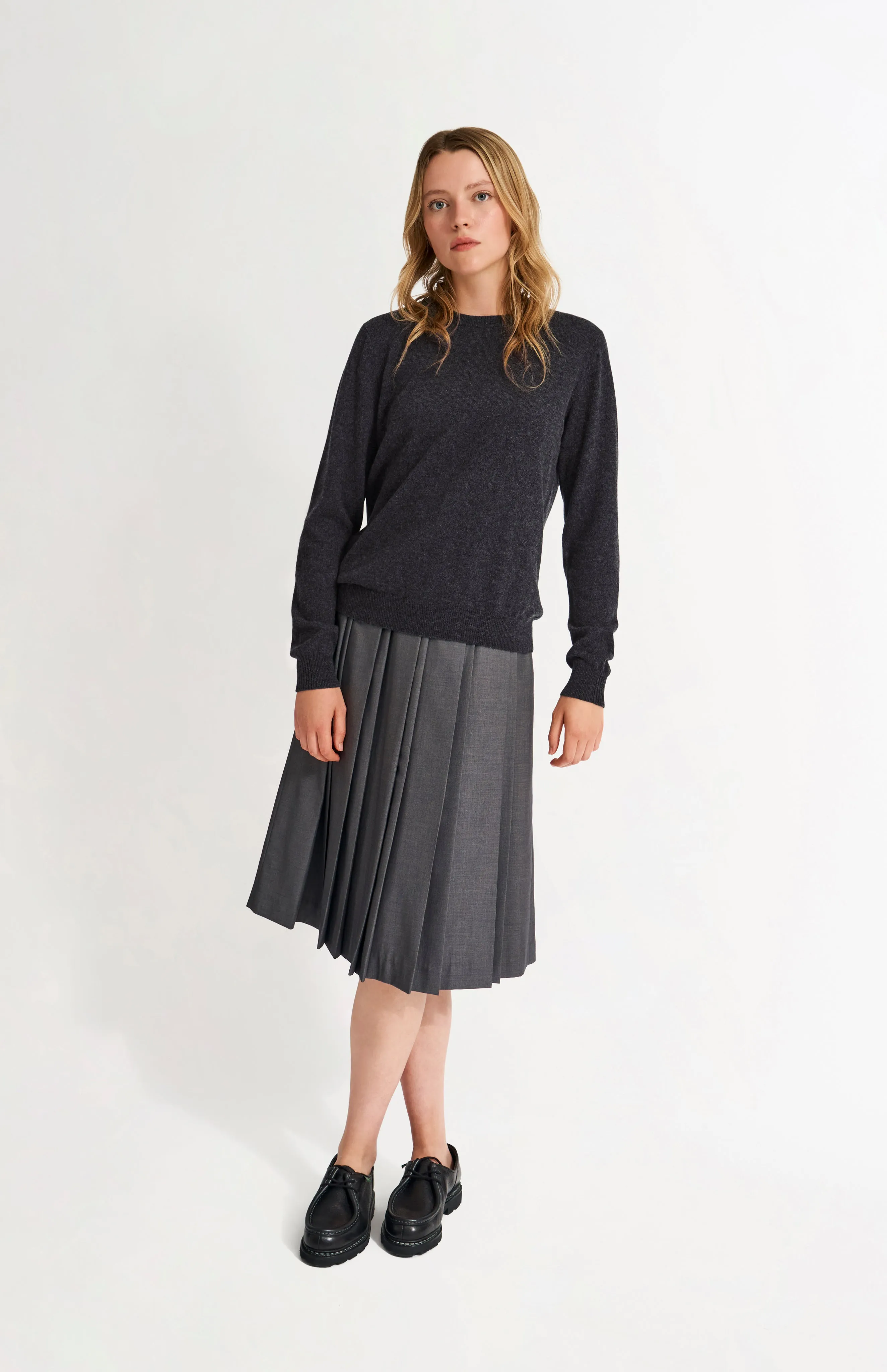 Womens Classic Round Neck Cashmere Jumper In Charcoal sold by Pringle of Scotland product image thumbnail 4