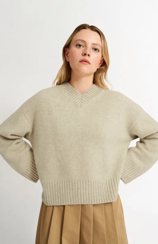 Womens V Neck Chunky Cashmere Jumper In Oatmeal made by Pringle