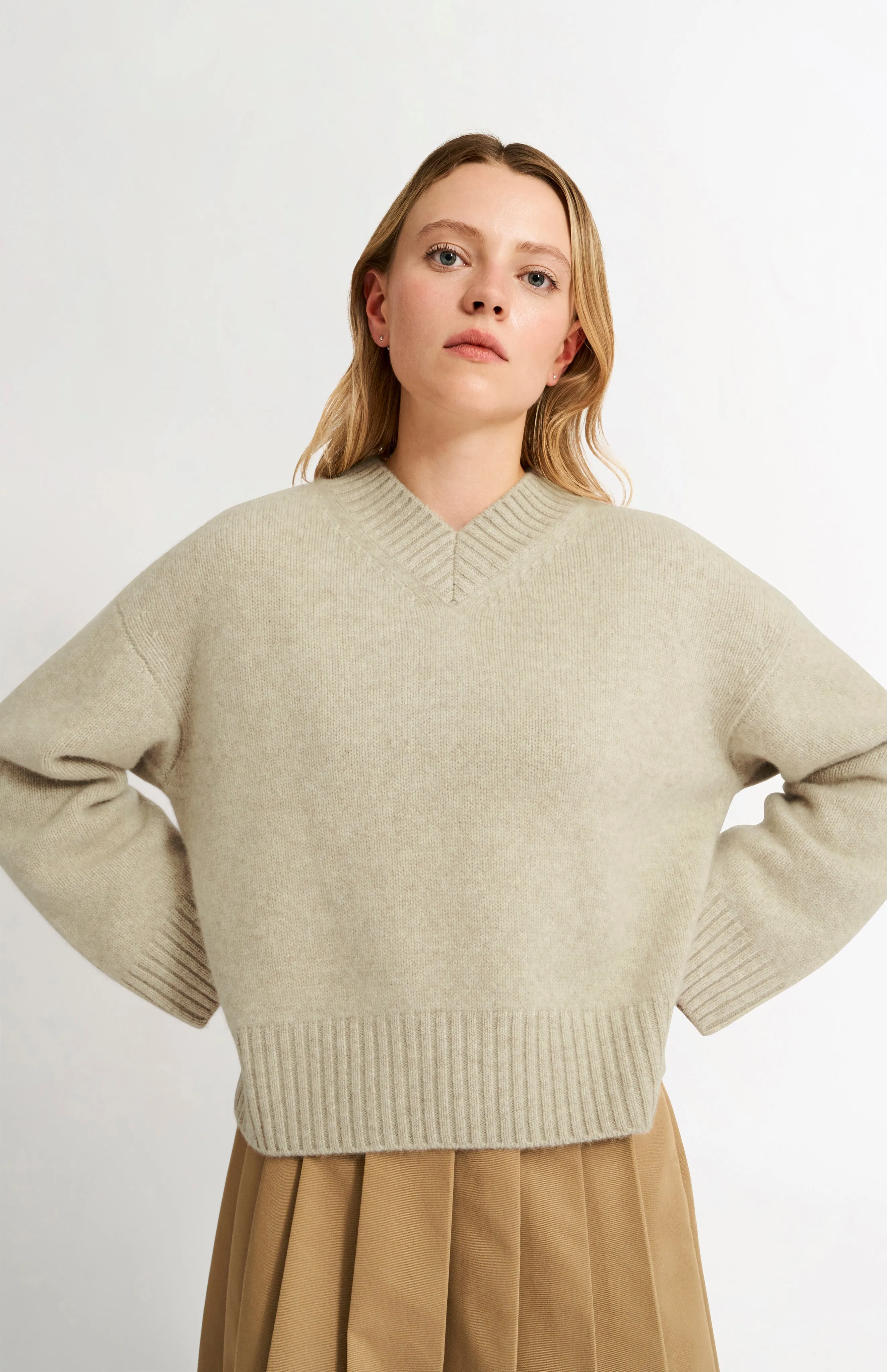 Womens V Neck Chunky Cashmere Jumper In Oatmeal sold by Pringle of Scotland