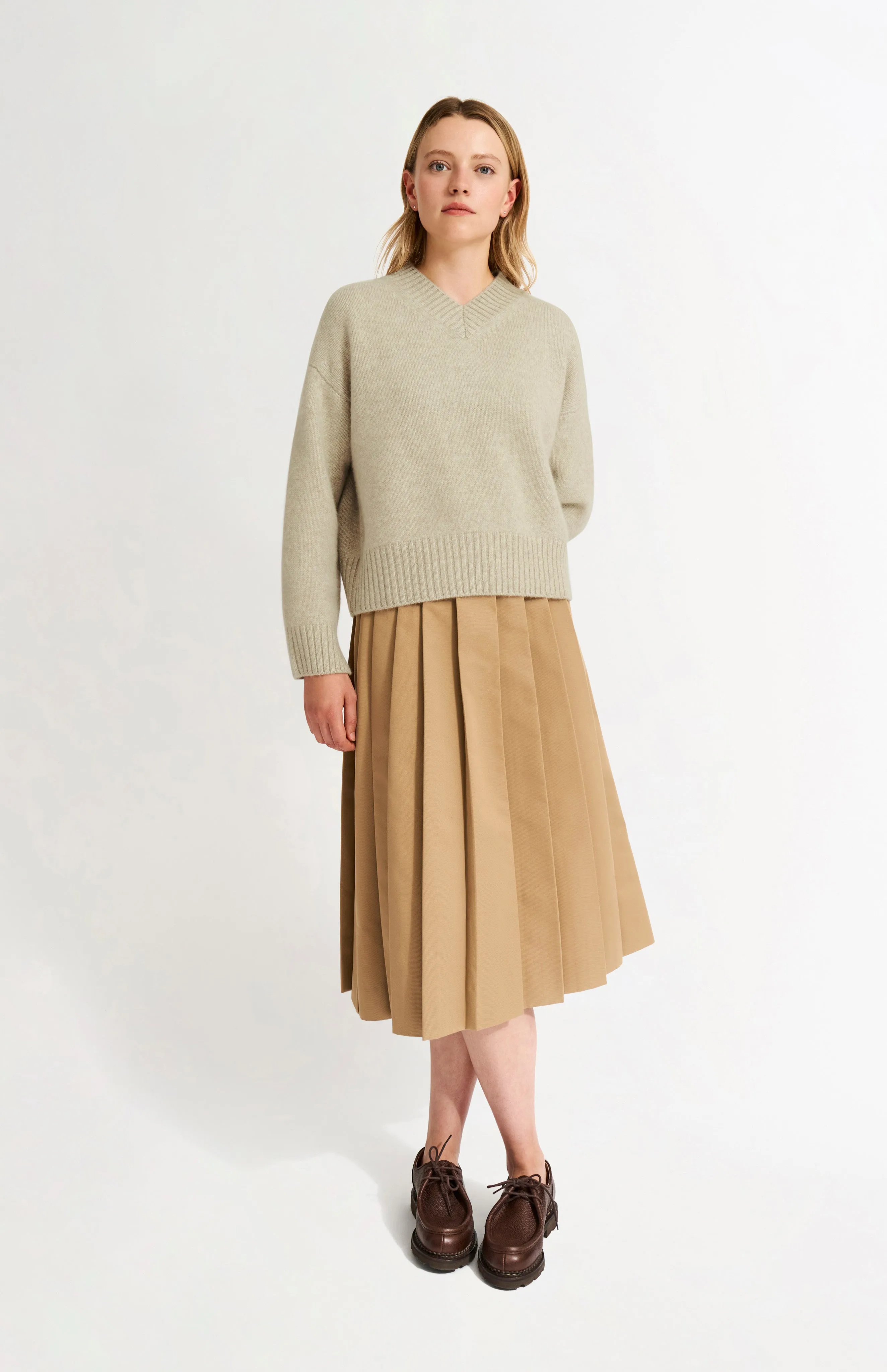 Womens V Neck Chunky Cashmere Jumper In Oatmeal sold by Pringle of Scotland product image thumbnail 3