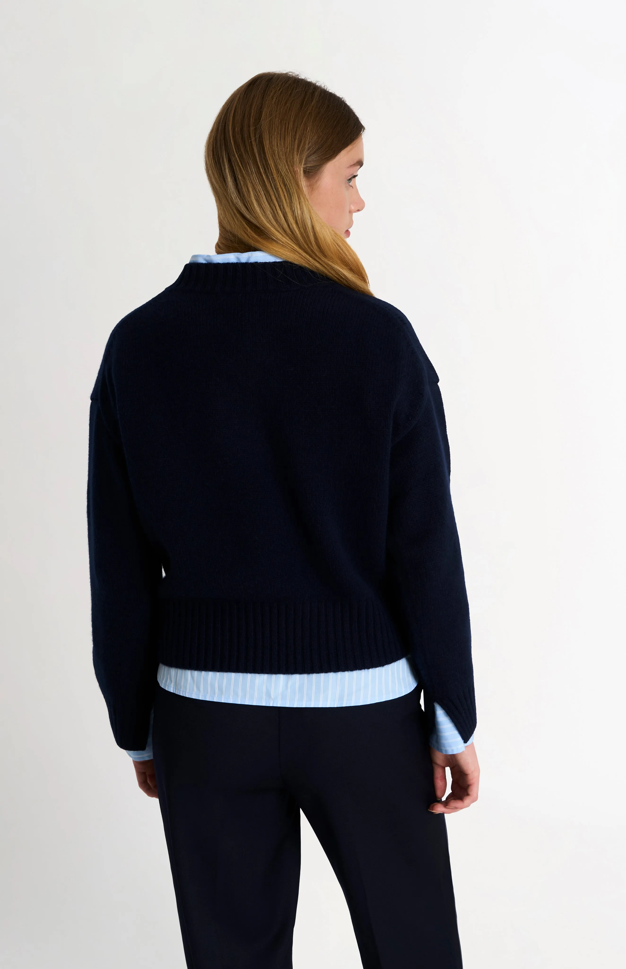 Womens V Neck Chunky Cashmere Jumper In Navy Melange sold by Pringle of Scotland product image thumbnail 5