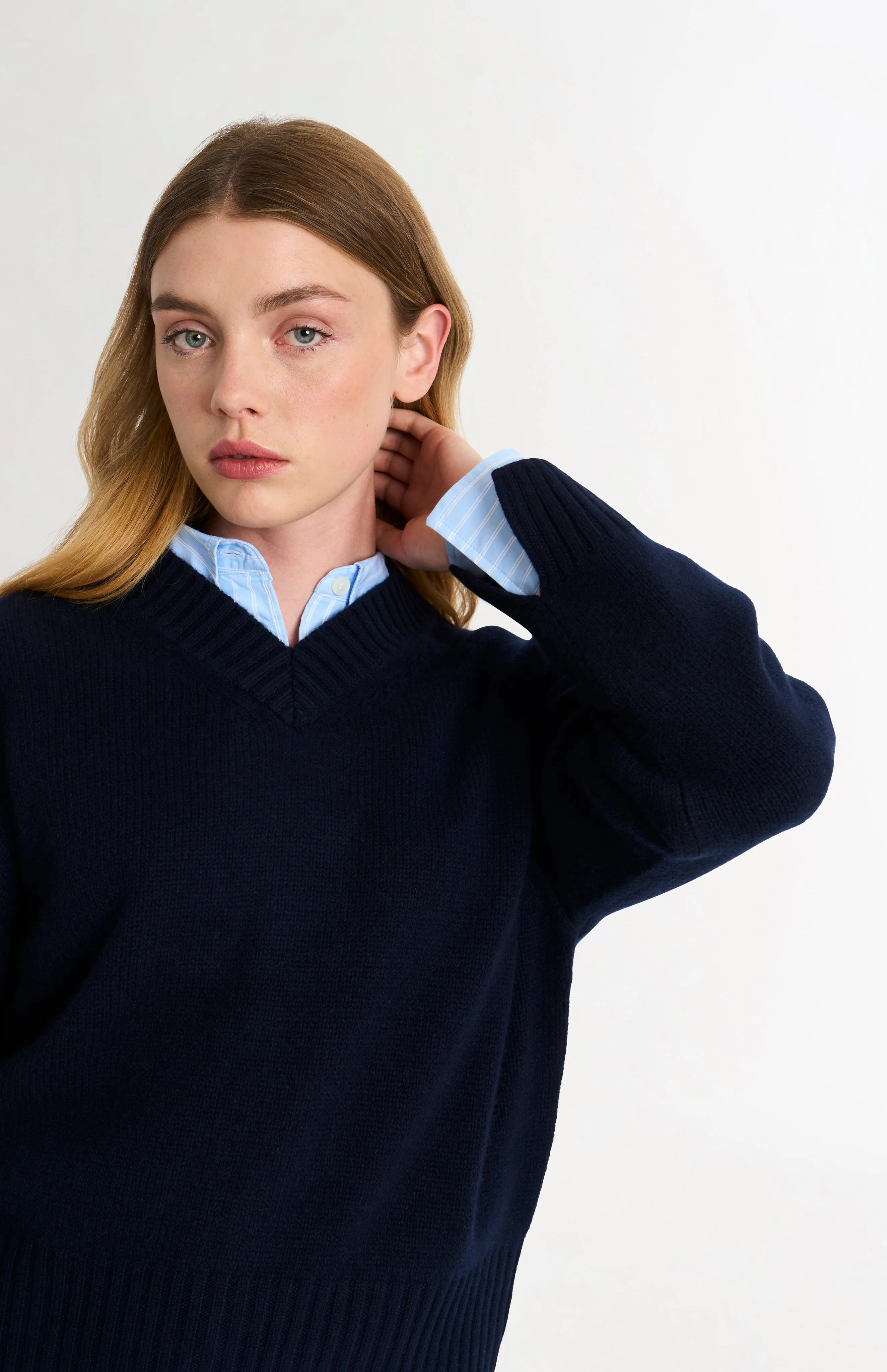 Womens V Neck Chunky Cashmere Jumper In Navy Melange sold by Pringle of Scotland product image thumbnail 4