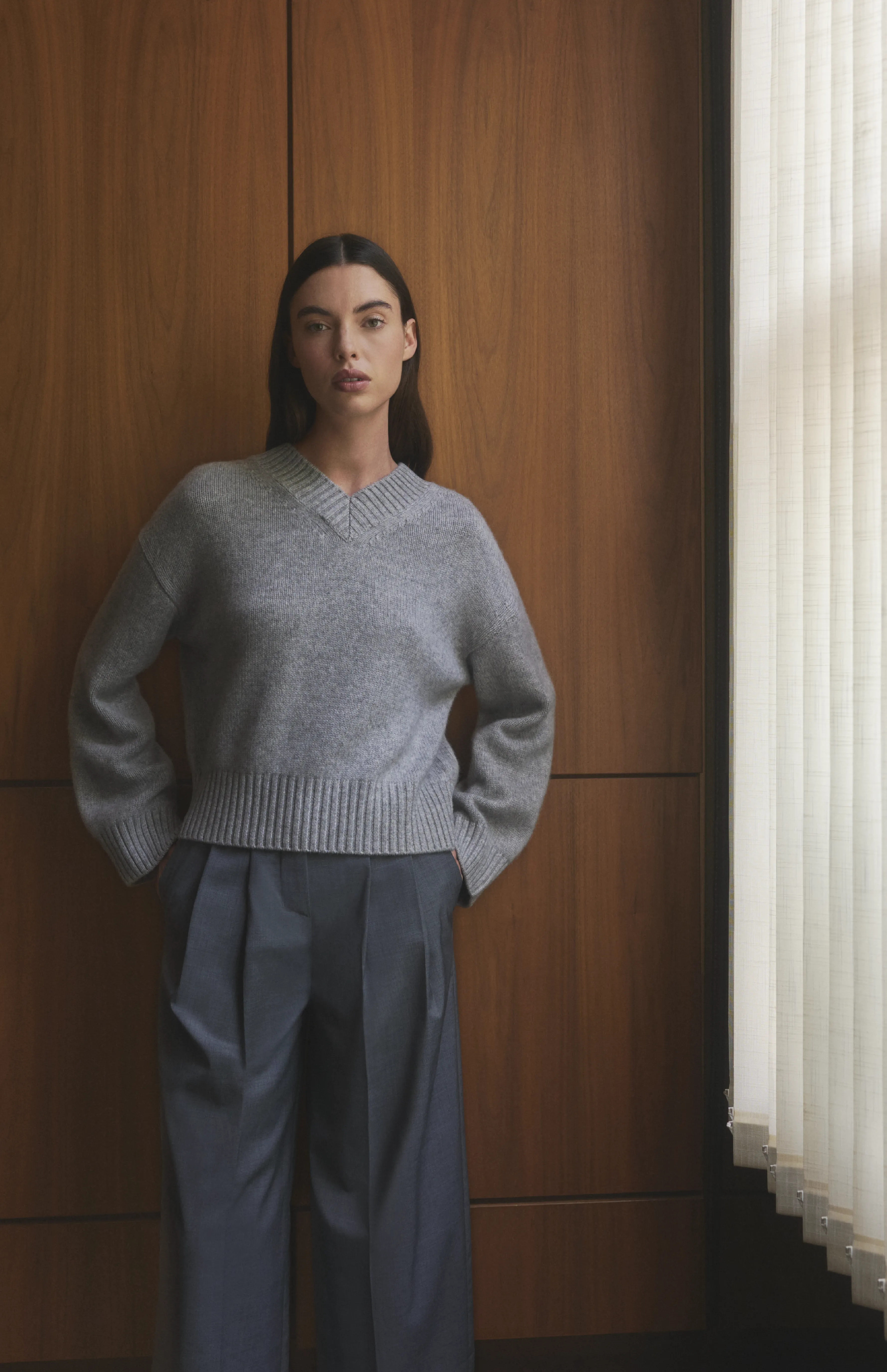 Womens V Neck Chunky Cashmere Jumper In Silver Melange sold by Pringle of Scotland