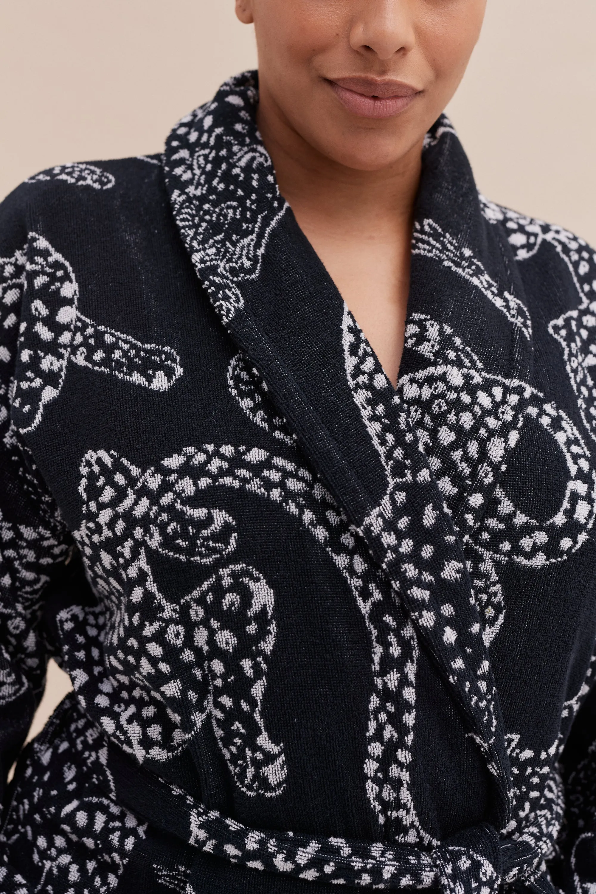 Unisex Towel Robe Jag Print Black sold by Desmond & Dempsey product image thumbnail 3