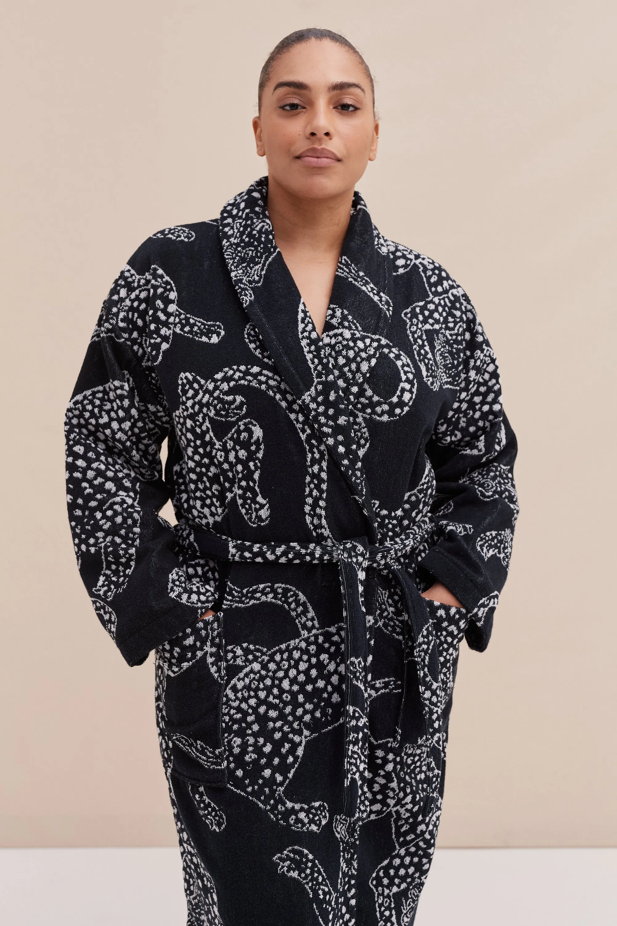 Unisex Towel Robe Jag Print Black sold by Desmond & Dempsey product image thumbnail 4