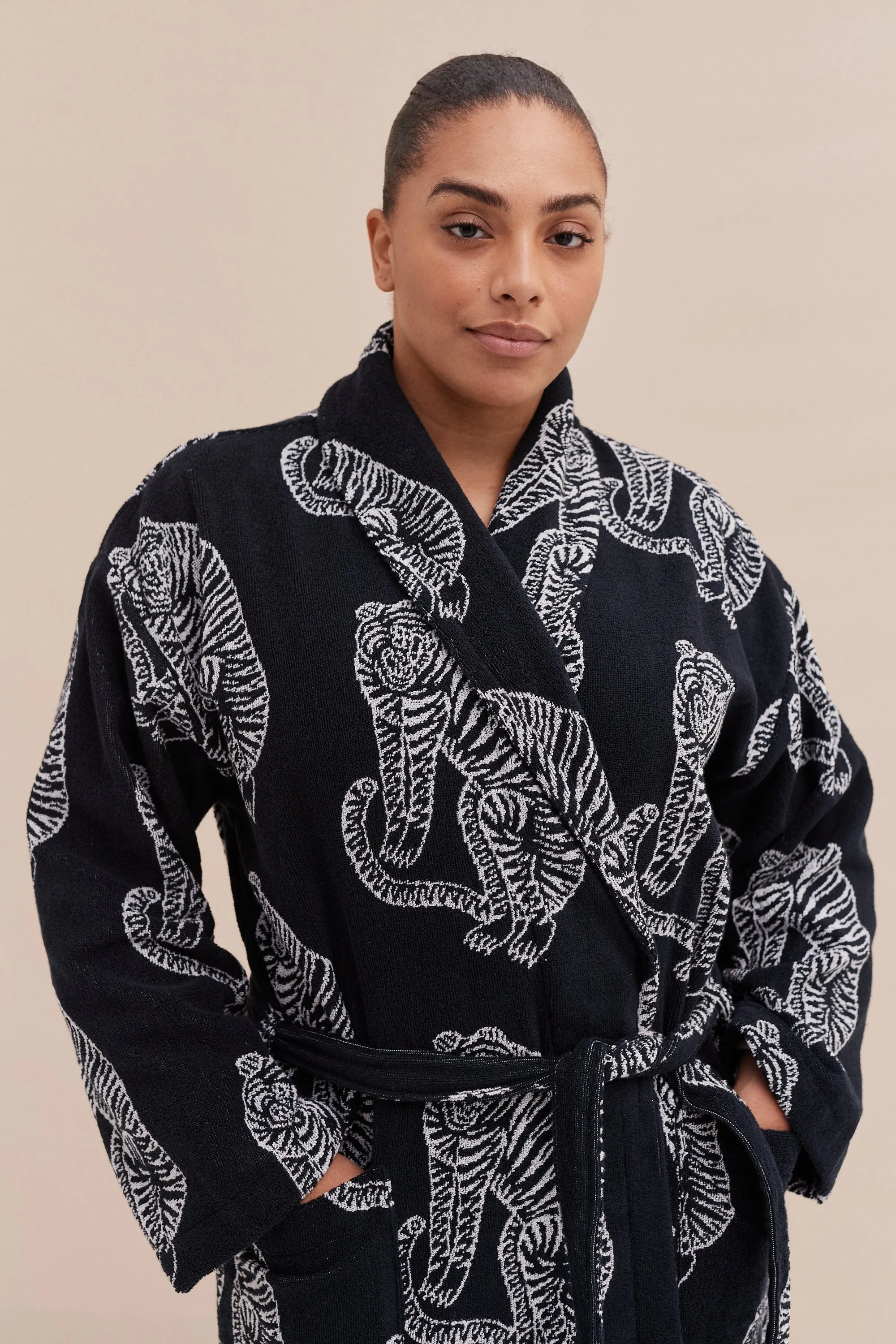 Unisex Towel Robe Sansindo Print Black Cream sold by Desmond & Dempsey product image thumbnail 5