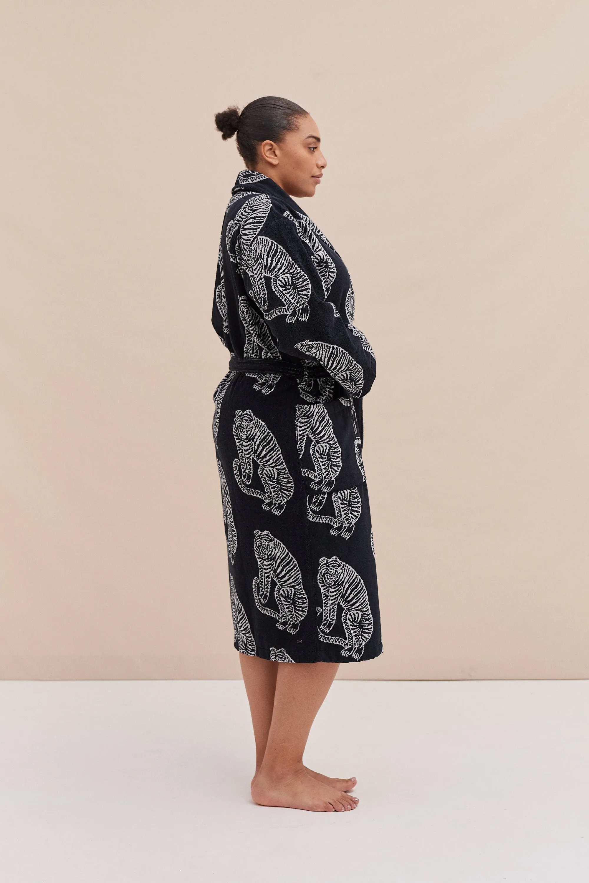 Unisex Towel Robe Sansindo Print Black Cream sold by Desmond & Dempsey product image thumbnail 3