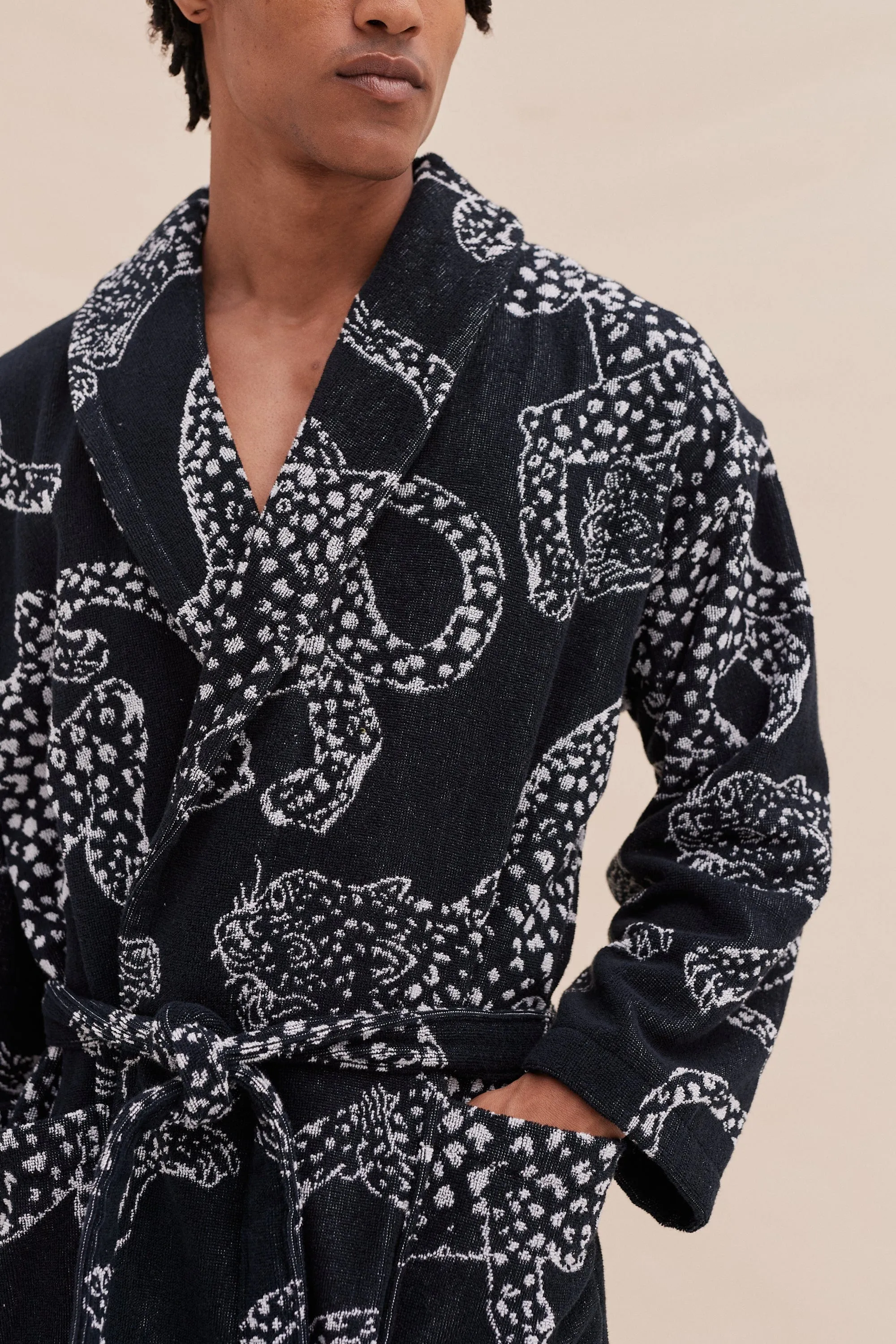 Unisex Towel Robe Jag Print Black sold by Desmond & Dempsey product image thumbnail 5