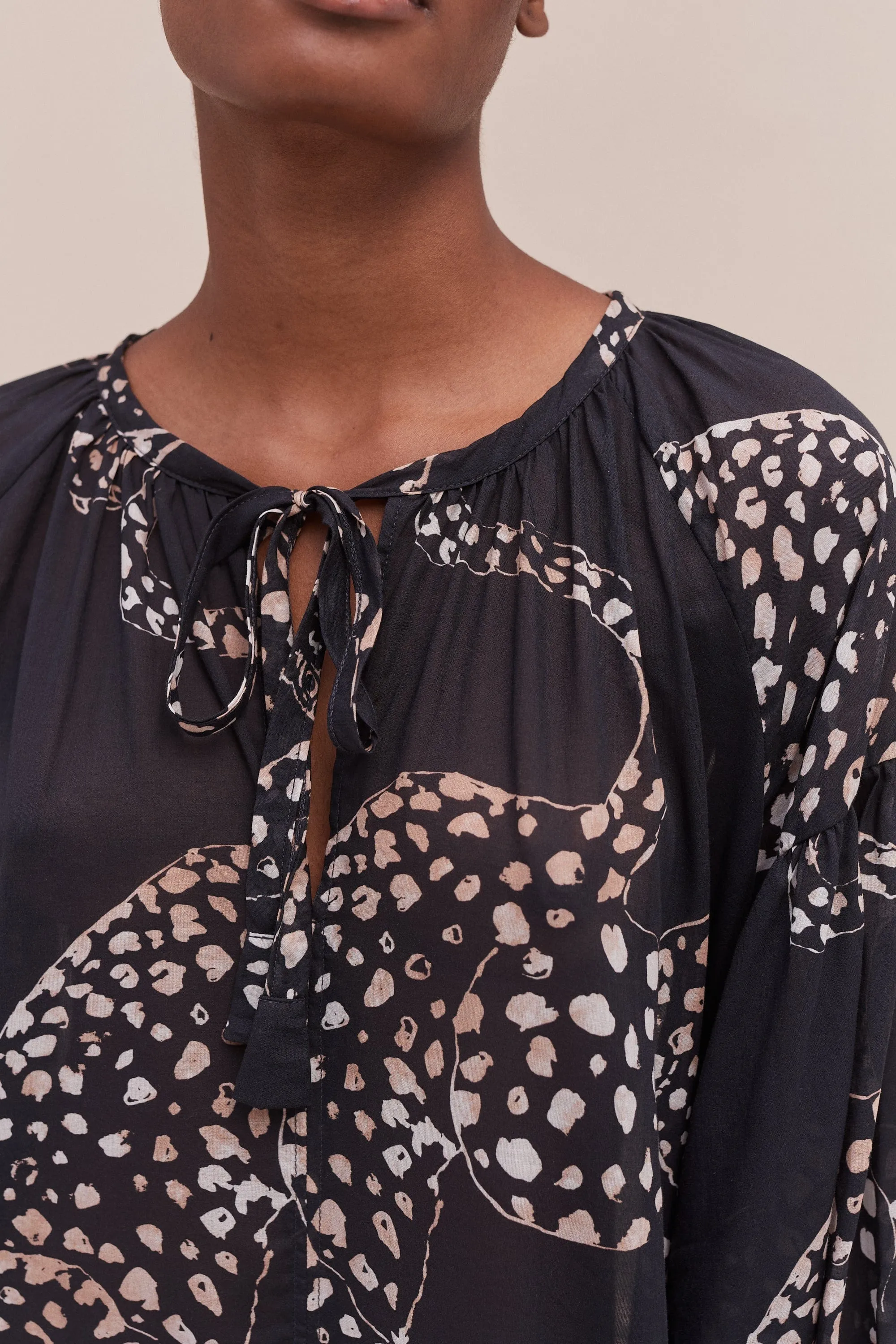 Blouson Sleeve Kaftan The Jag Print Navy sold by Desmond & Dempsey product image thumbnail 5