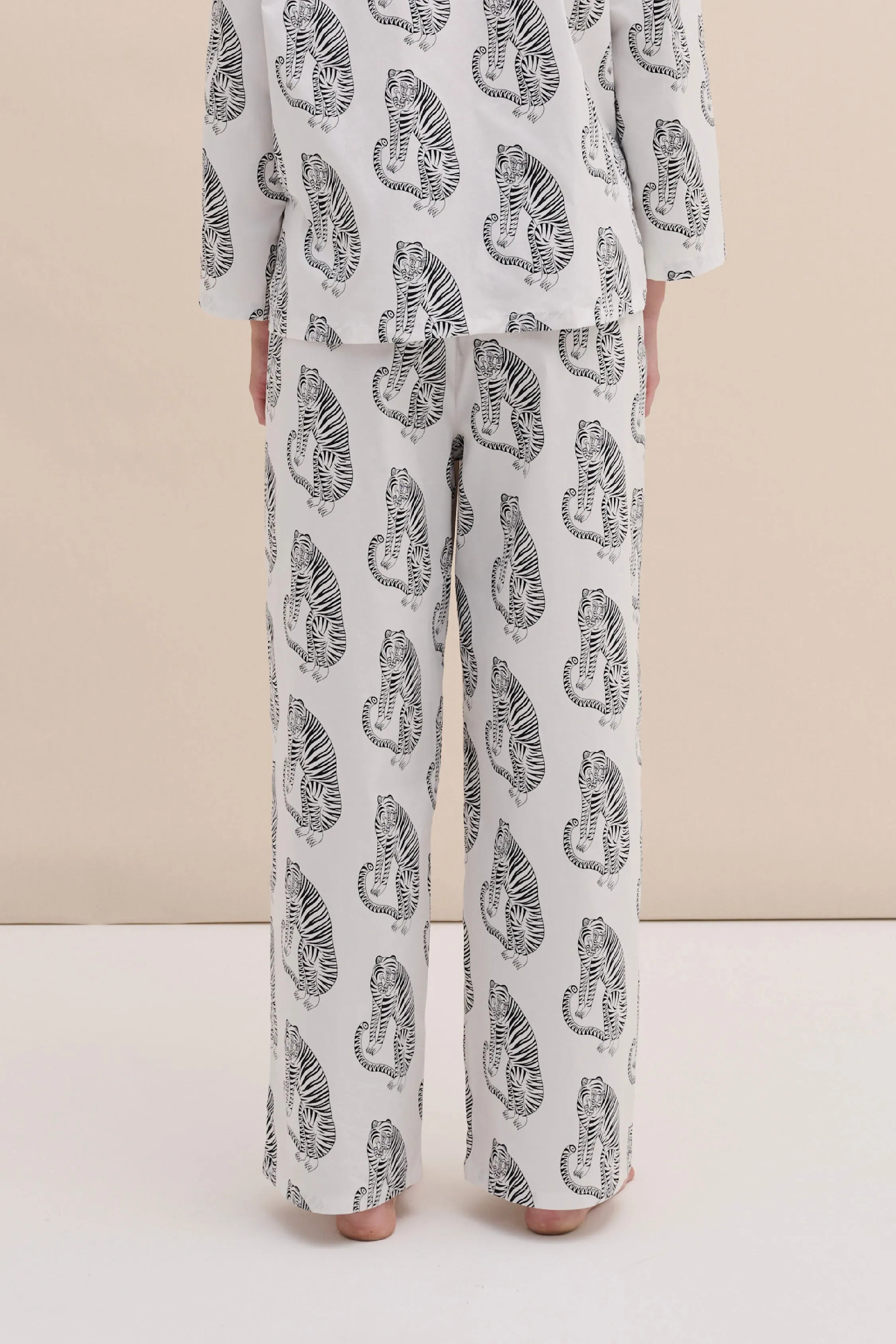 402 Trousers Sansindo White/Black sold by Desmond & Dempsey product image thumbnail 3