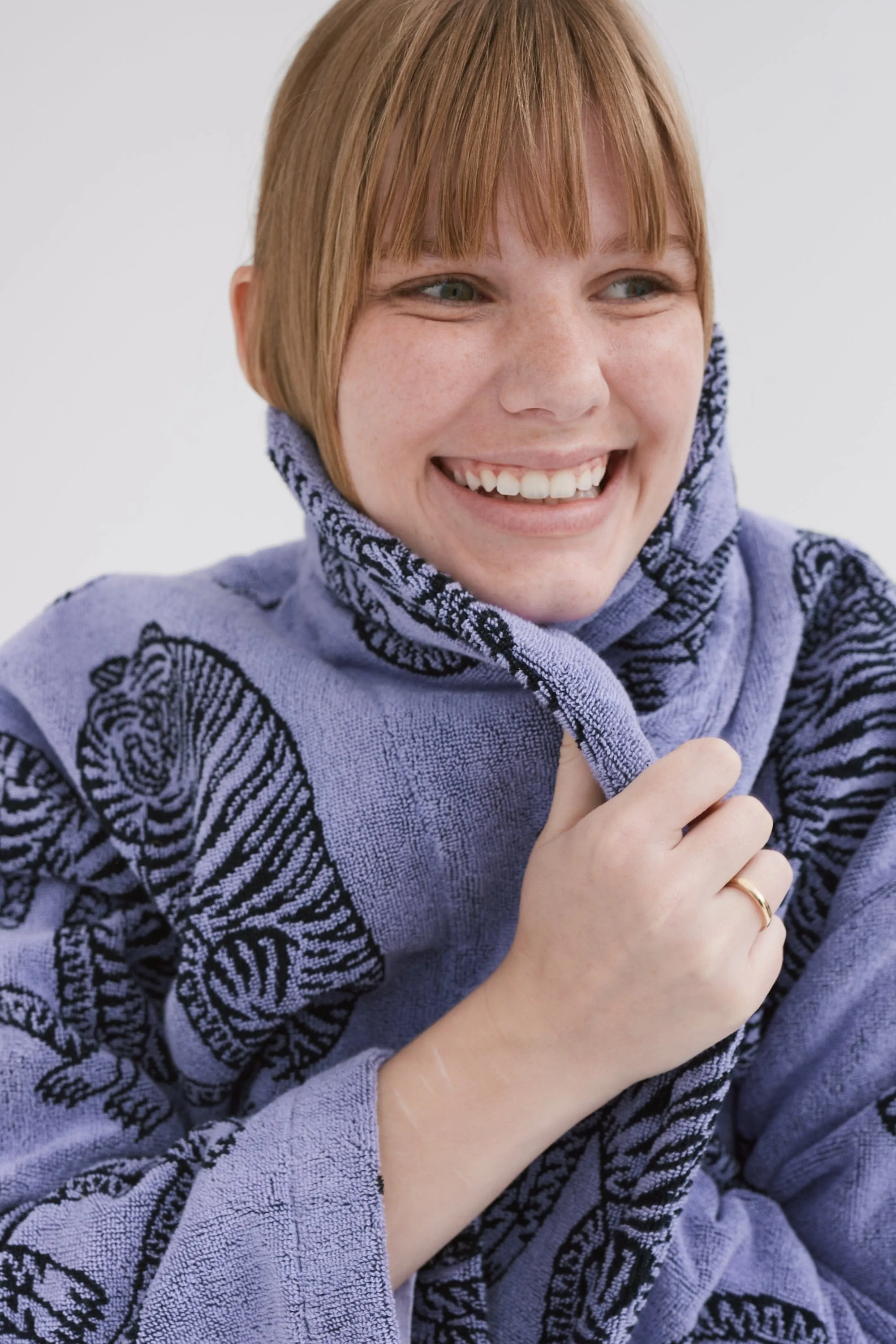 Unisex Towel Robe Sansindo Lavender/Black sold by Desmond & Dempsey product image thumbnail 4