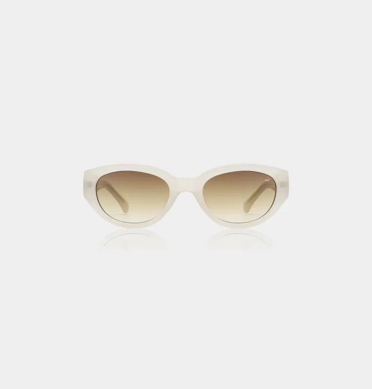 Winnie - Cream Bone made by A.kjaerbede