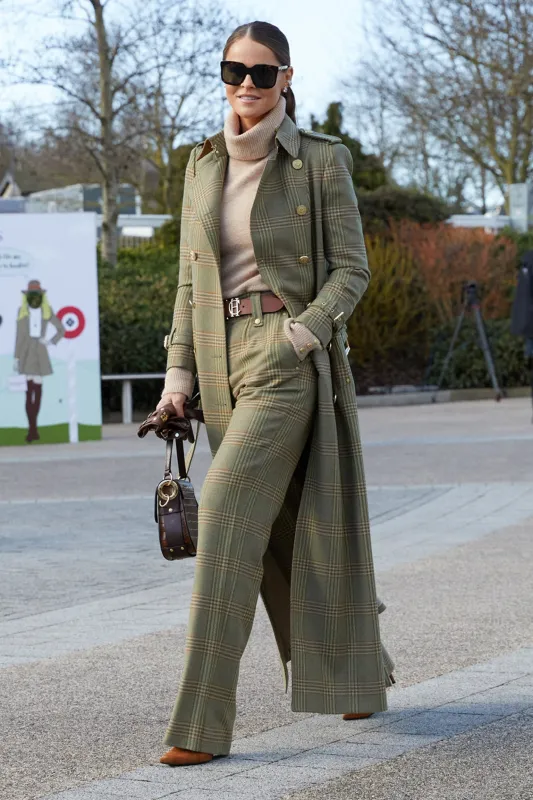 Jade's Leveret Straight Leg Trouser Look (Leveret) made by Holland Cooper