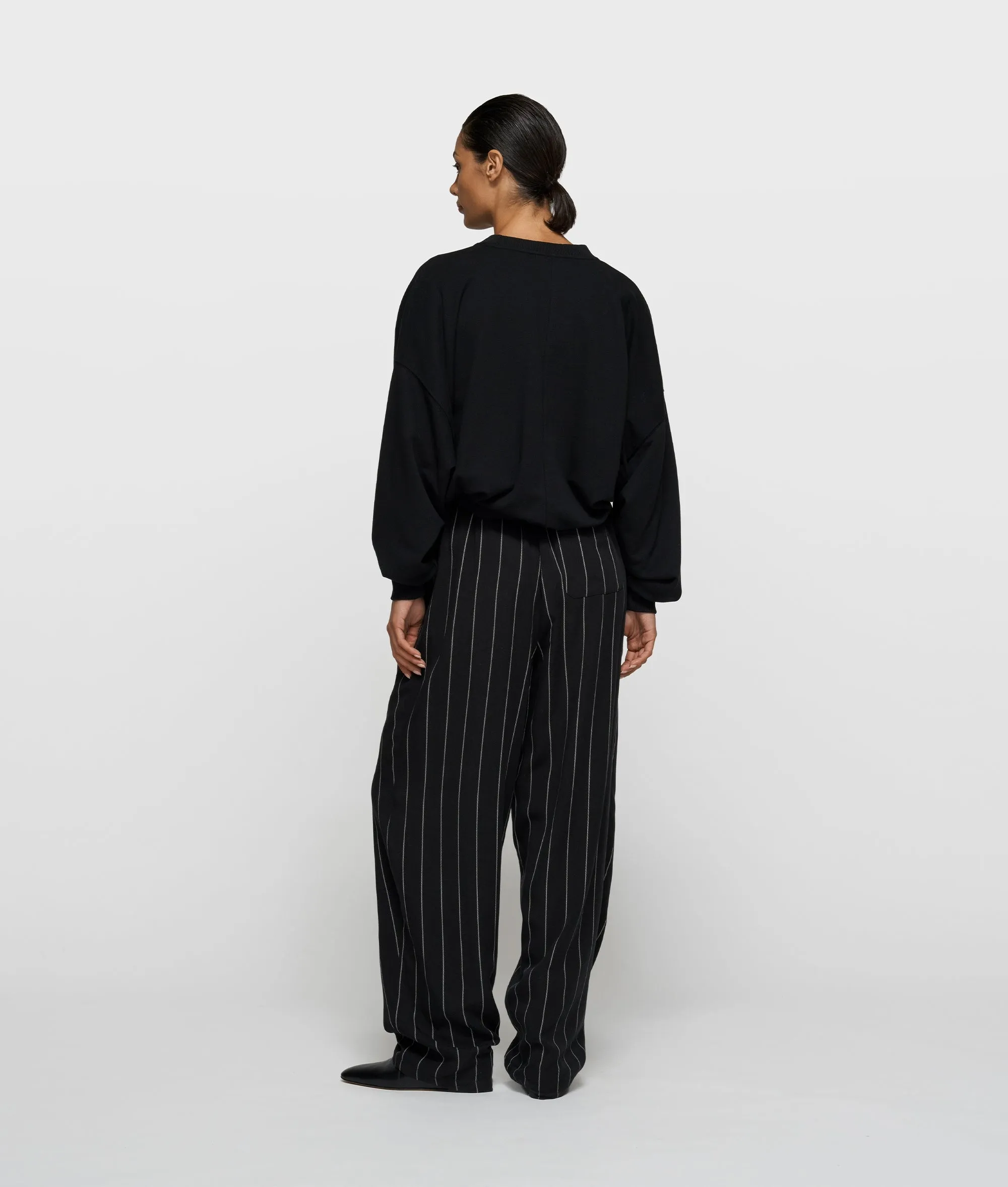 sweater pleat | black sold by 10days product image thumbnail 4