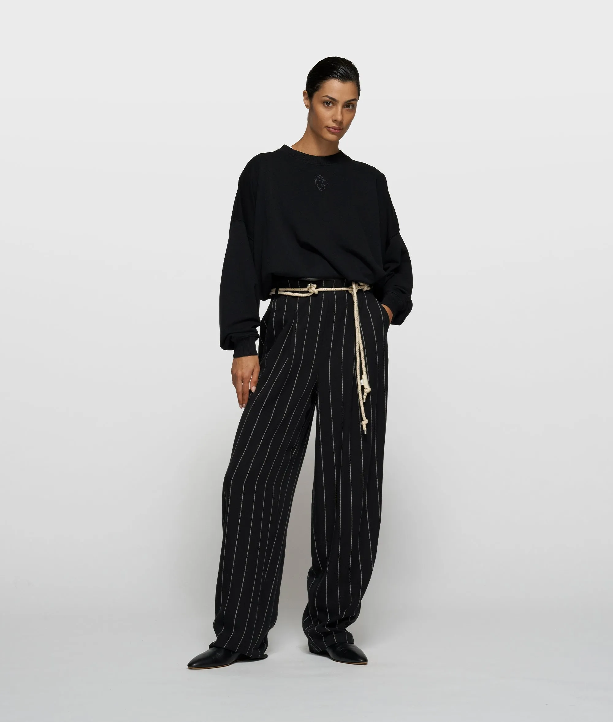 sweater pleat | black sold by 10days product image thumbnail 3