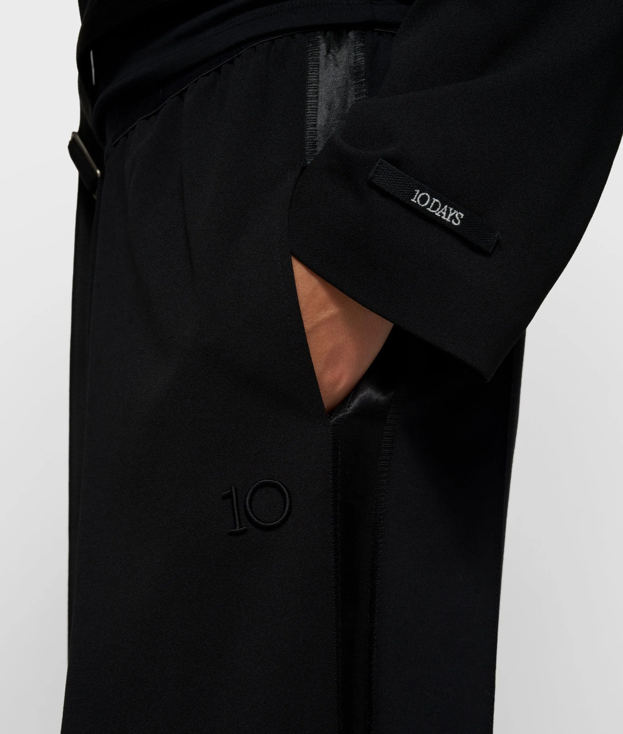 pleated pants | black sold by 10days product image thumbnail 5