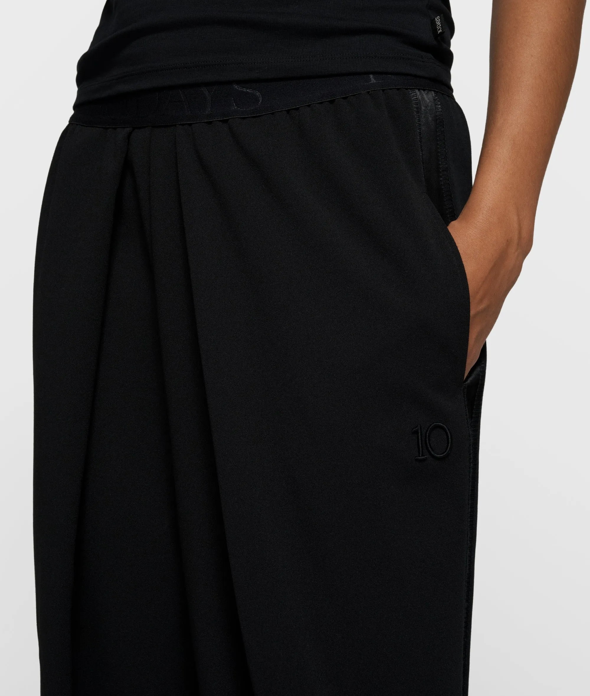 pleated pants | black sold by 10days product image thumbnail 4