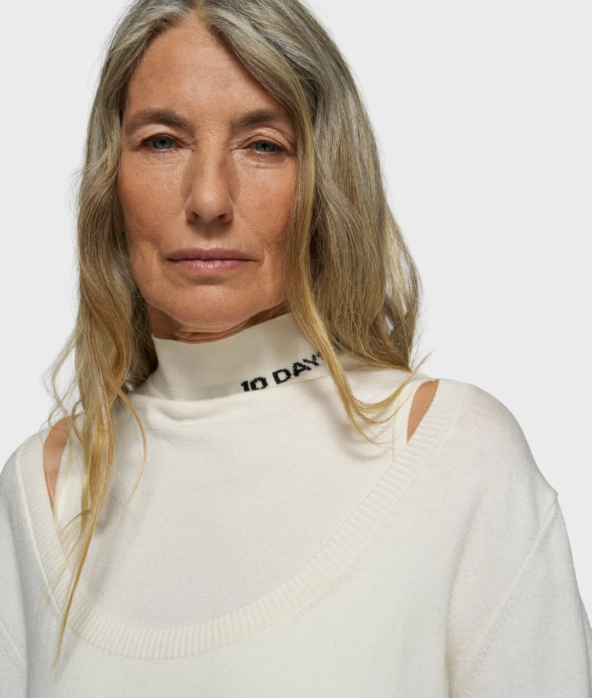 deep neck knit sweater | ecru sold by 10days product image thumbnail 2