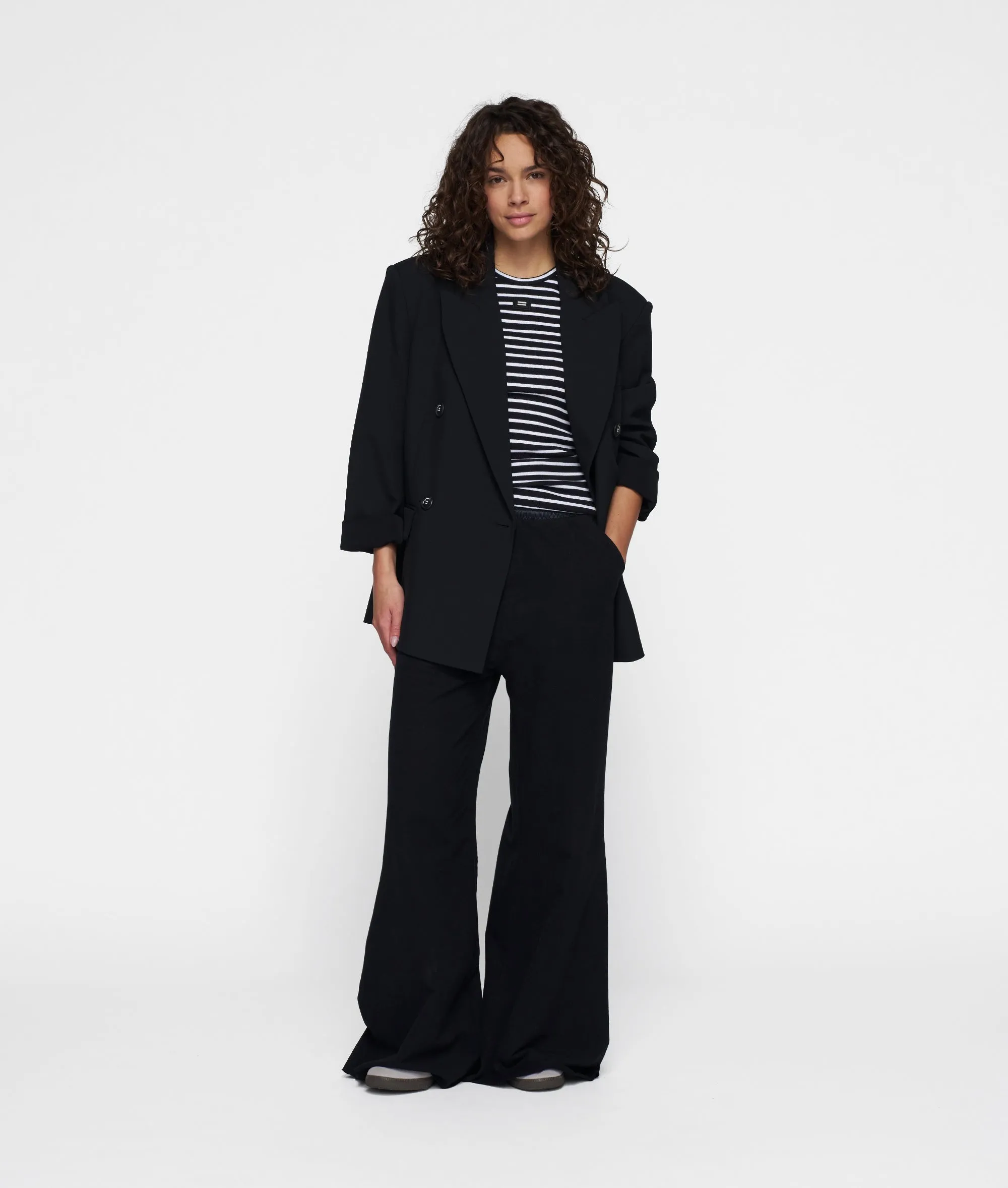 THE WIDE JOGGER | black sold by 10days