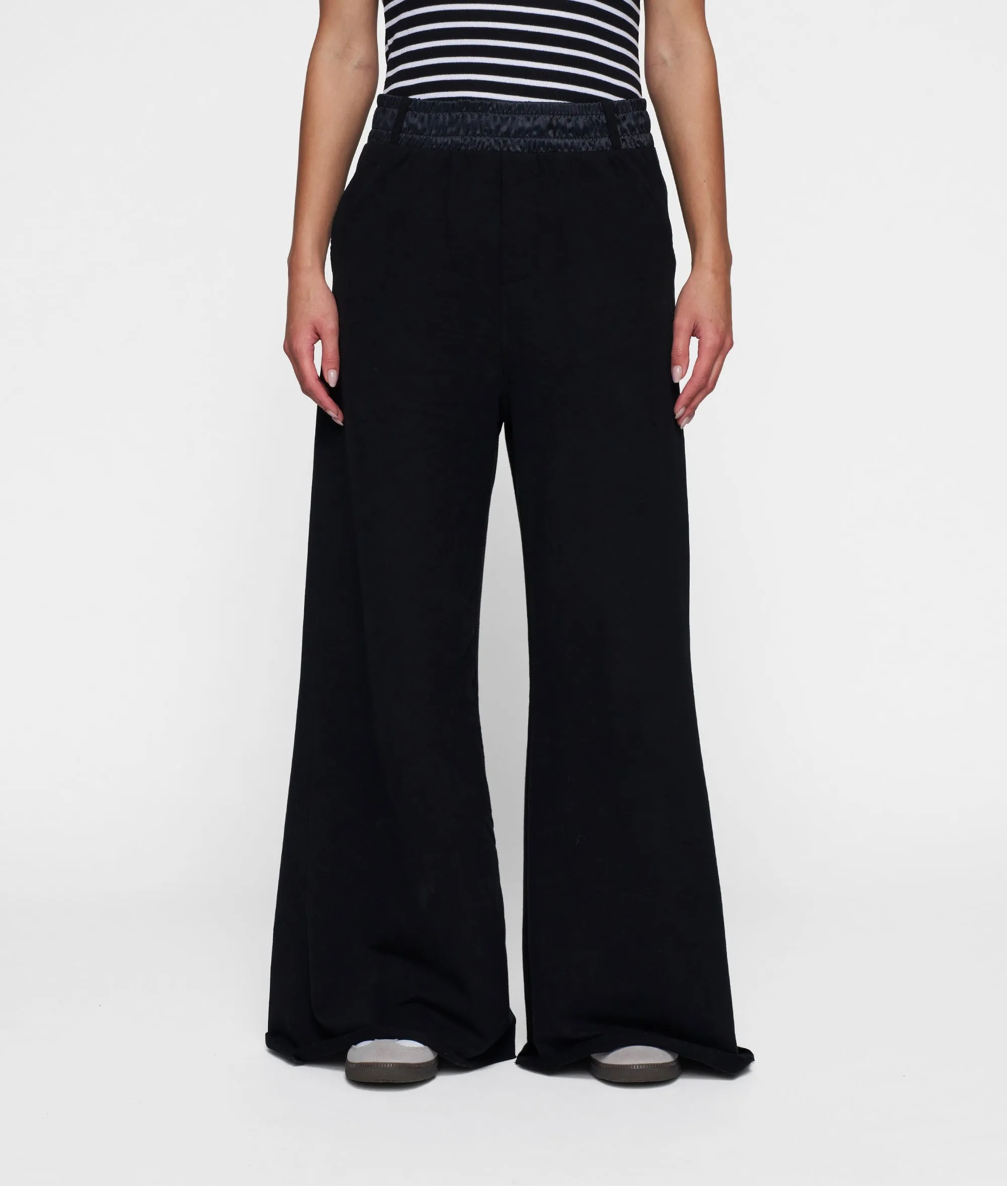 THE WIDE JOGGER | black sold by 10days product image thumbnail 2
